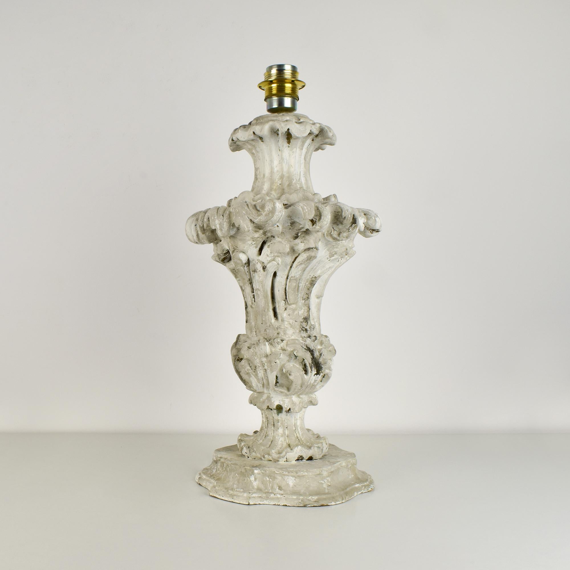 Elegant Rocaille Plaster Table Lamp in Serge Roche Style for Timeless Interiors For Sale 1