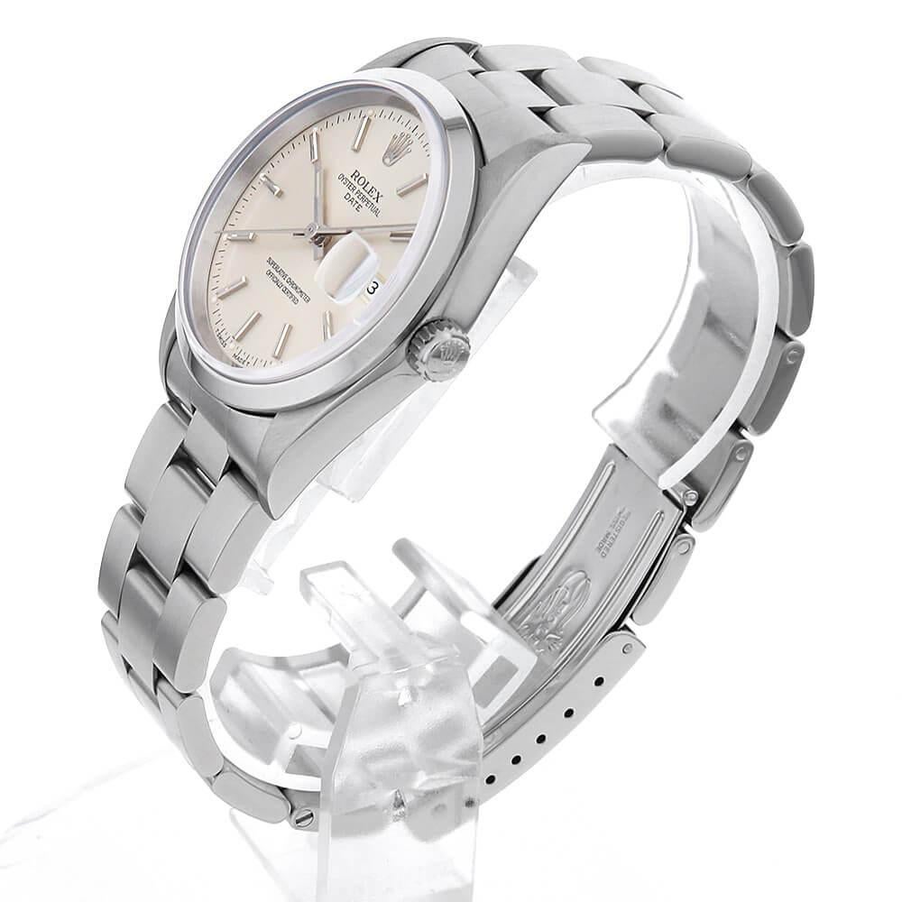 Découvrez l'élégance classique de la Rolex Oyster Perpetual Date 15200, une montre qui allie un design intemporel à une précision inégalée. Ce garde-temps exquis, fabriqué à partir de l'acier inoxydable le plus fin, est plus qu'une simple montre ;