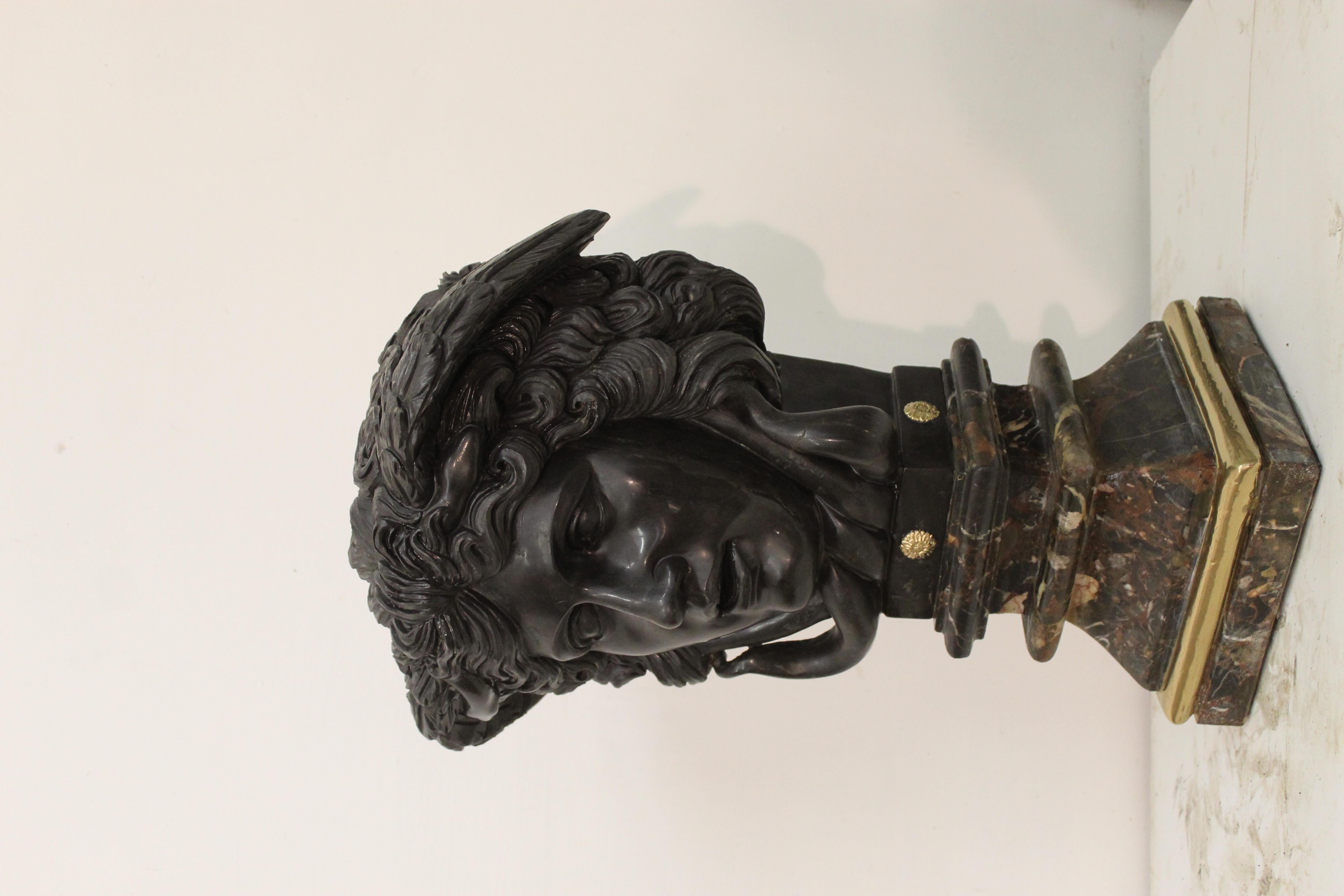 Elegant Rondanini Medusa in Black Marble with Gilt Decorations, 20th Century In Good Condition For Sale In Rome, IT