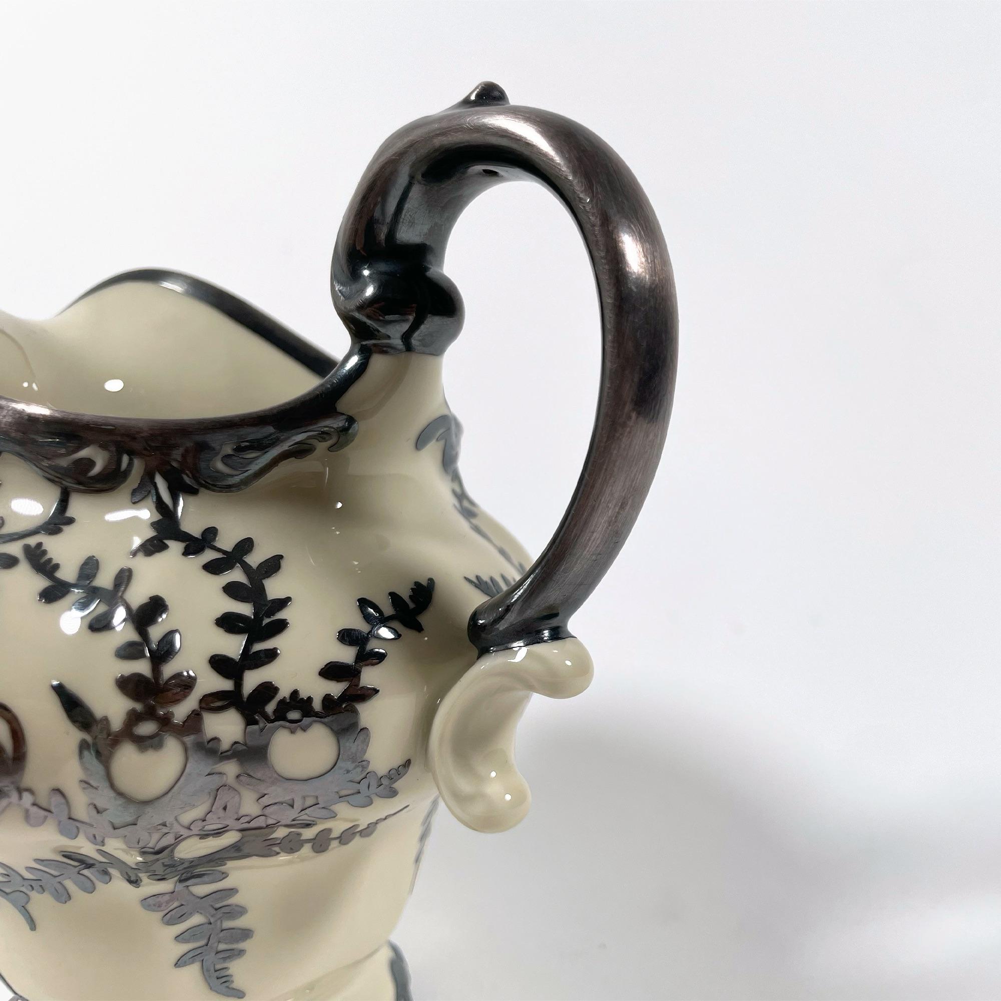 Élégant sucrier et cruche à lait Rosenthal Pompadour, années 1940 Excellent état - En vente à PARIS, FR