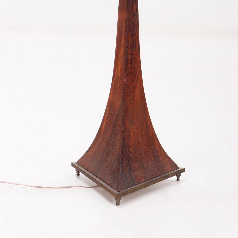 Elegant rosewood and bronze table lamp with shade circa 1960 In Good Condition For Sale In Philadelphia, PA