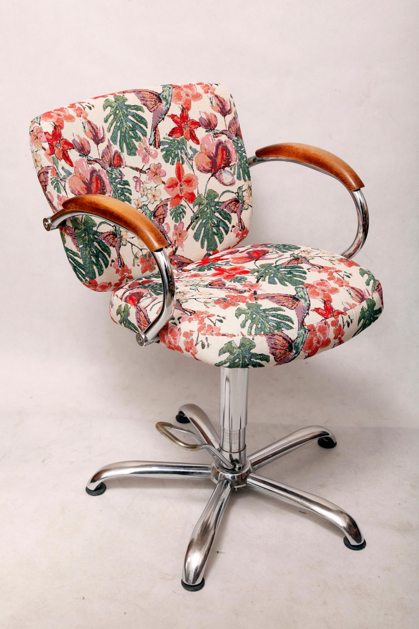Late 20th Century Elegant, Rotating Hairdressing Chair in Colored Upholstery, Germany, 1980s For Sale