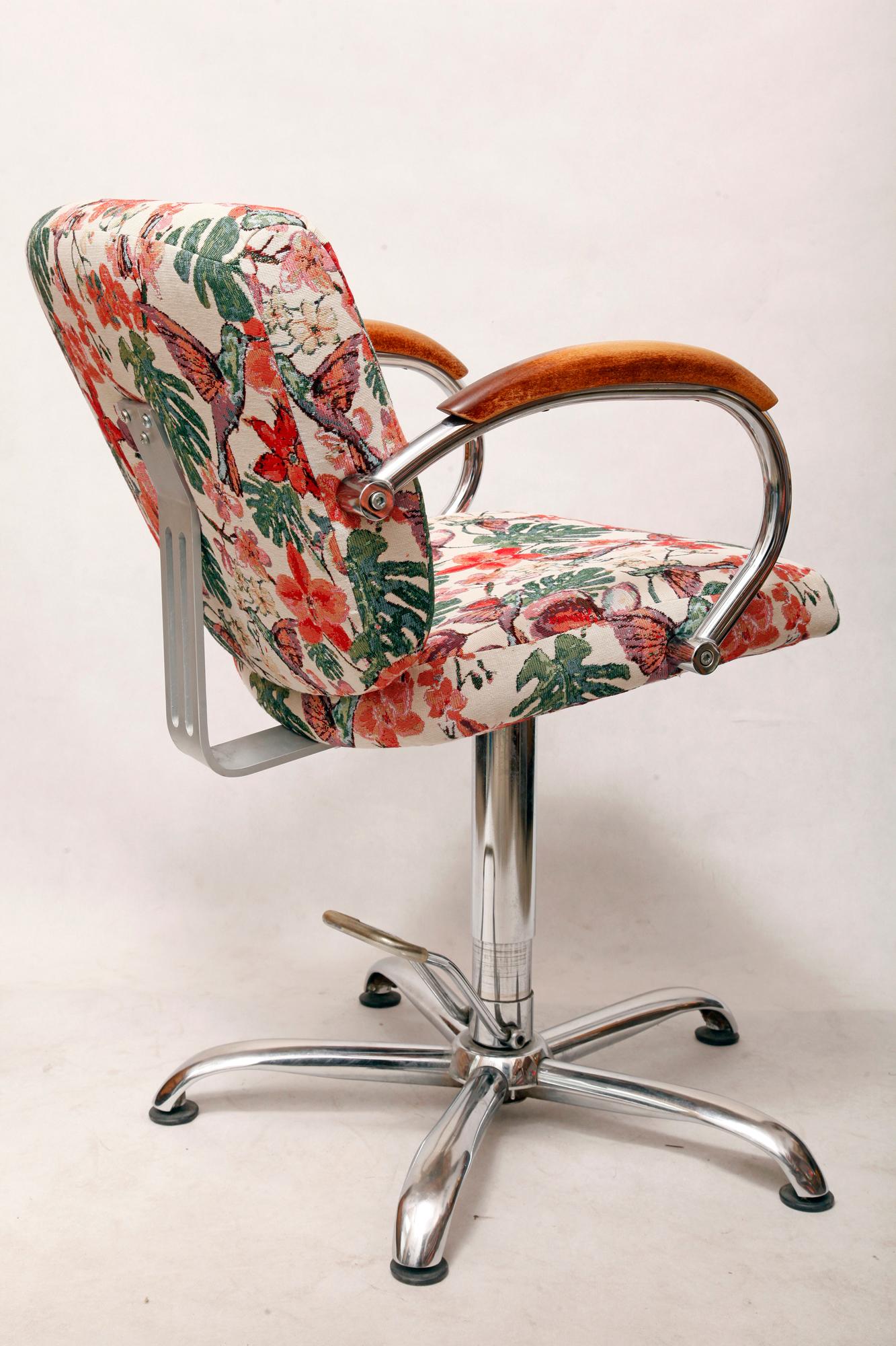 Elegant, Rotating Hairdressing Chair in Colored Upholstery, Germany, 1980s For Sale 1