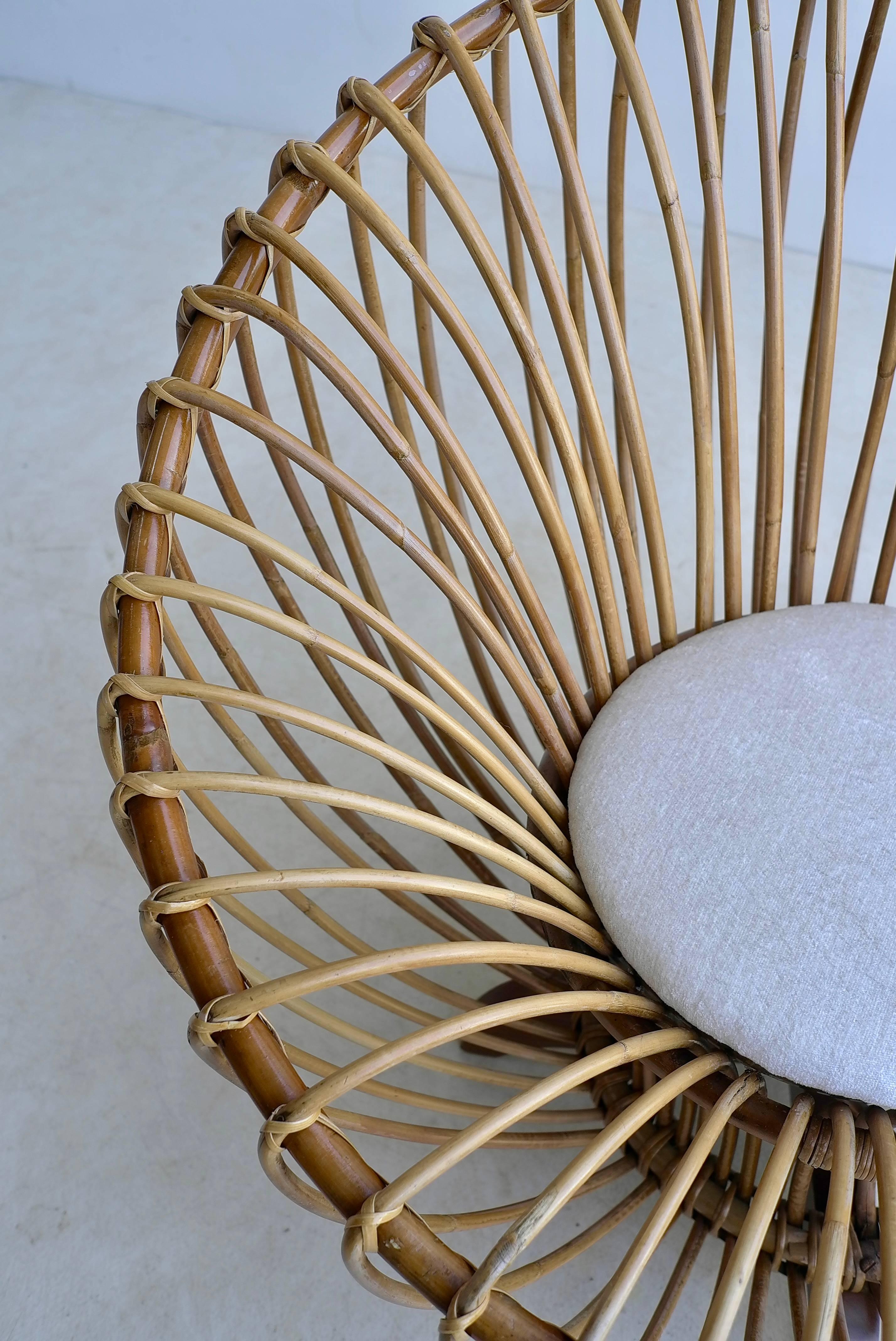 Lovely bamboo lounge chair in style of Franco Albini elegant round shape that suits any interior.

Measures: H 69 x B 80 x D 76 cm. Seat height 32 cm.