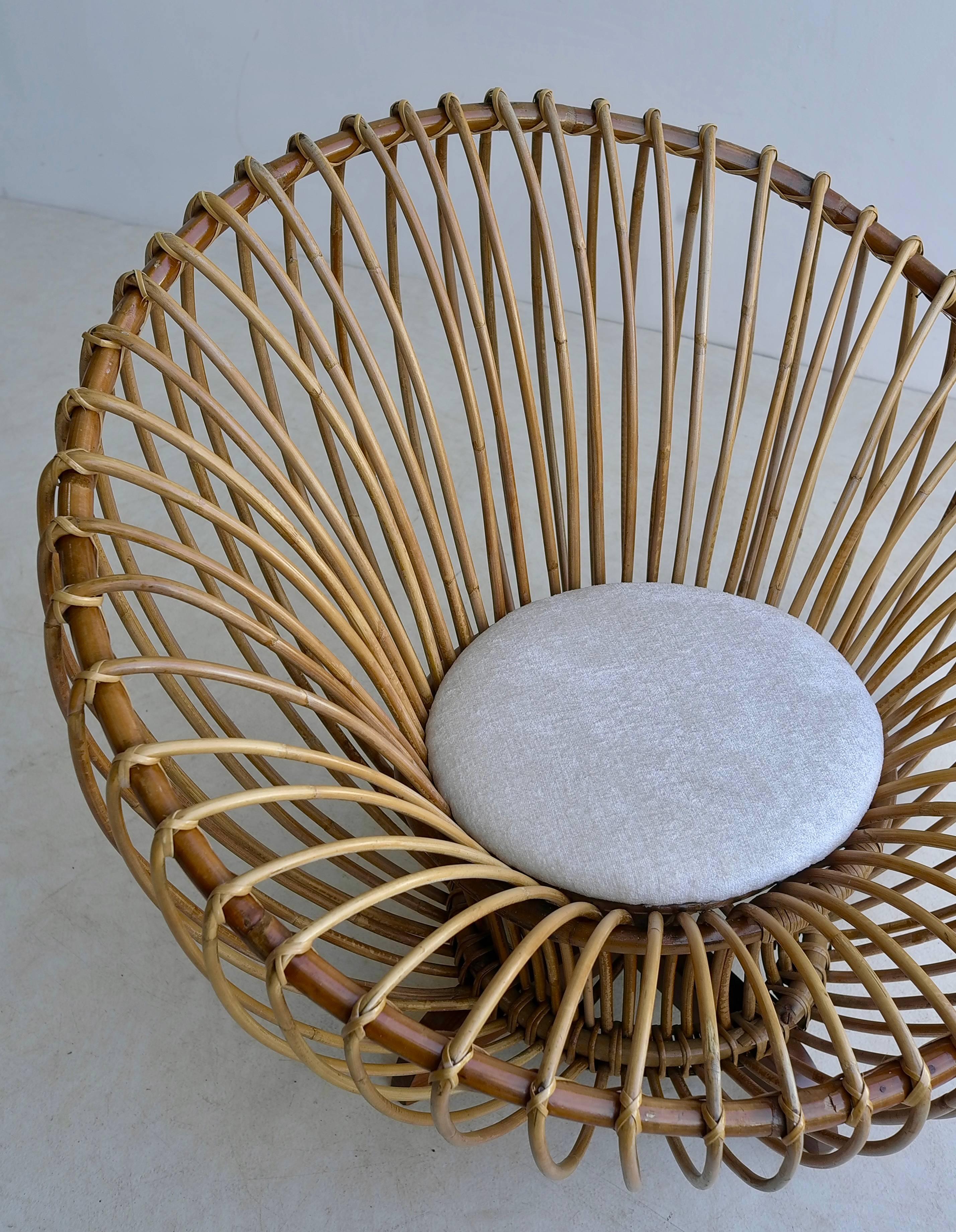 Mid-Century Modern Elegant Round Bamboo Lounge Chair in Style of Franco Albini, Italy, 1950s For Sale