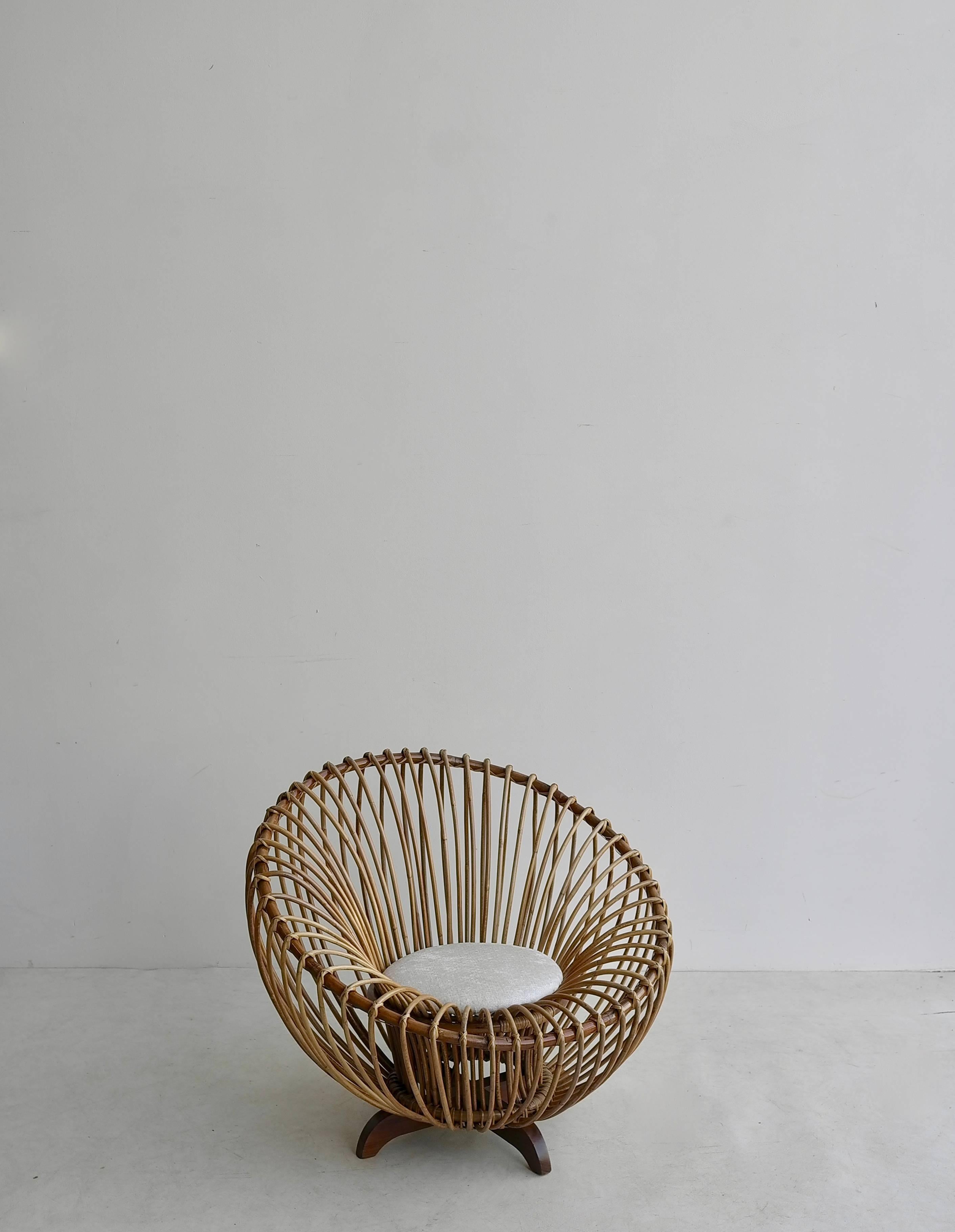 Elegant Round Bamboo Lounge Chair in Style of Franco Albini, Italy, 1950s In Excellent Condition For Sale In Den Haag, NL