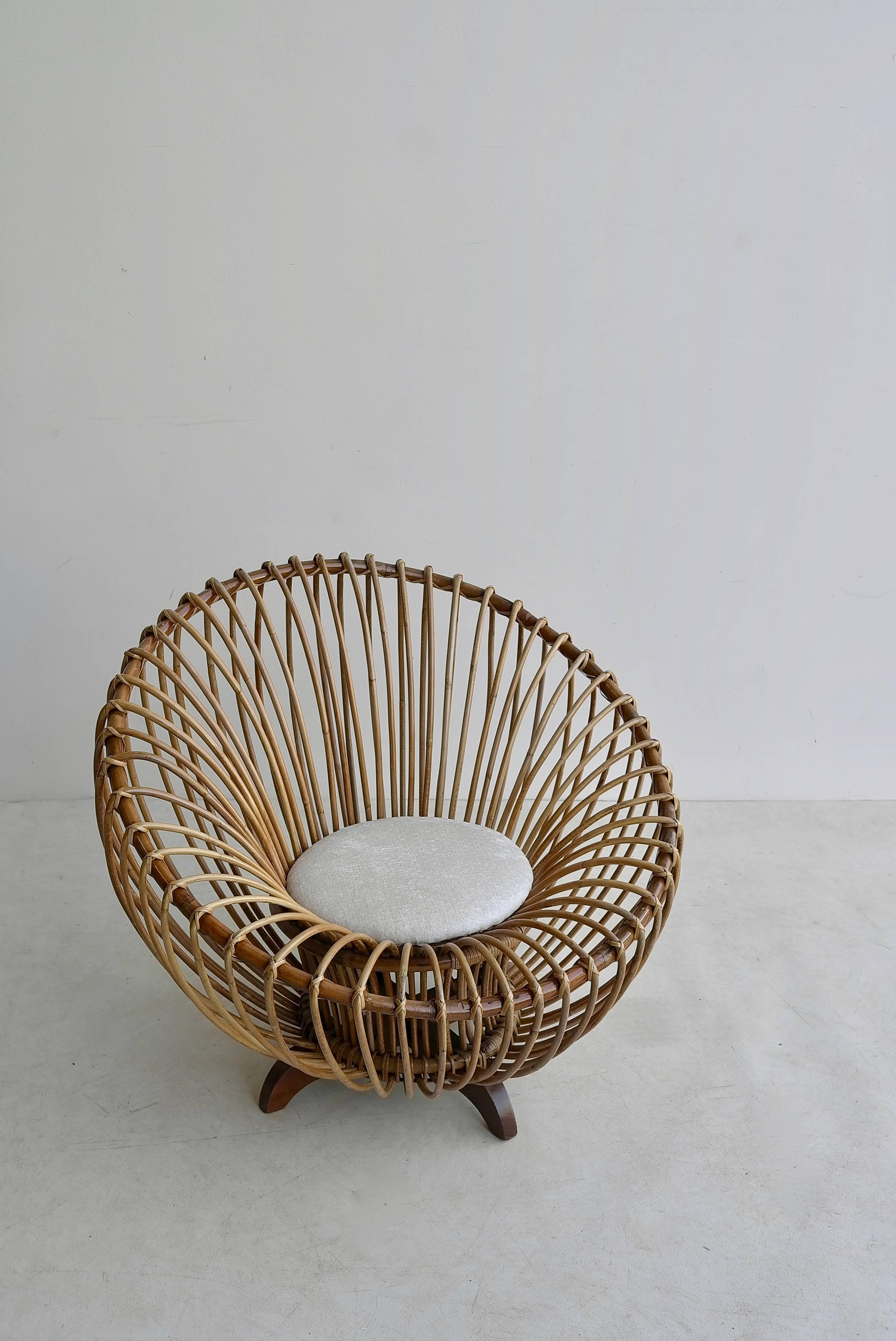 Mid-20th Century Elegant Round Bamboo Lounge Chair in Style of Franco Albini, Italy, 1950s For Sale