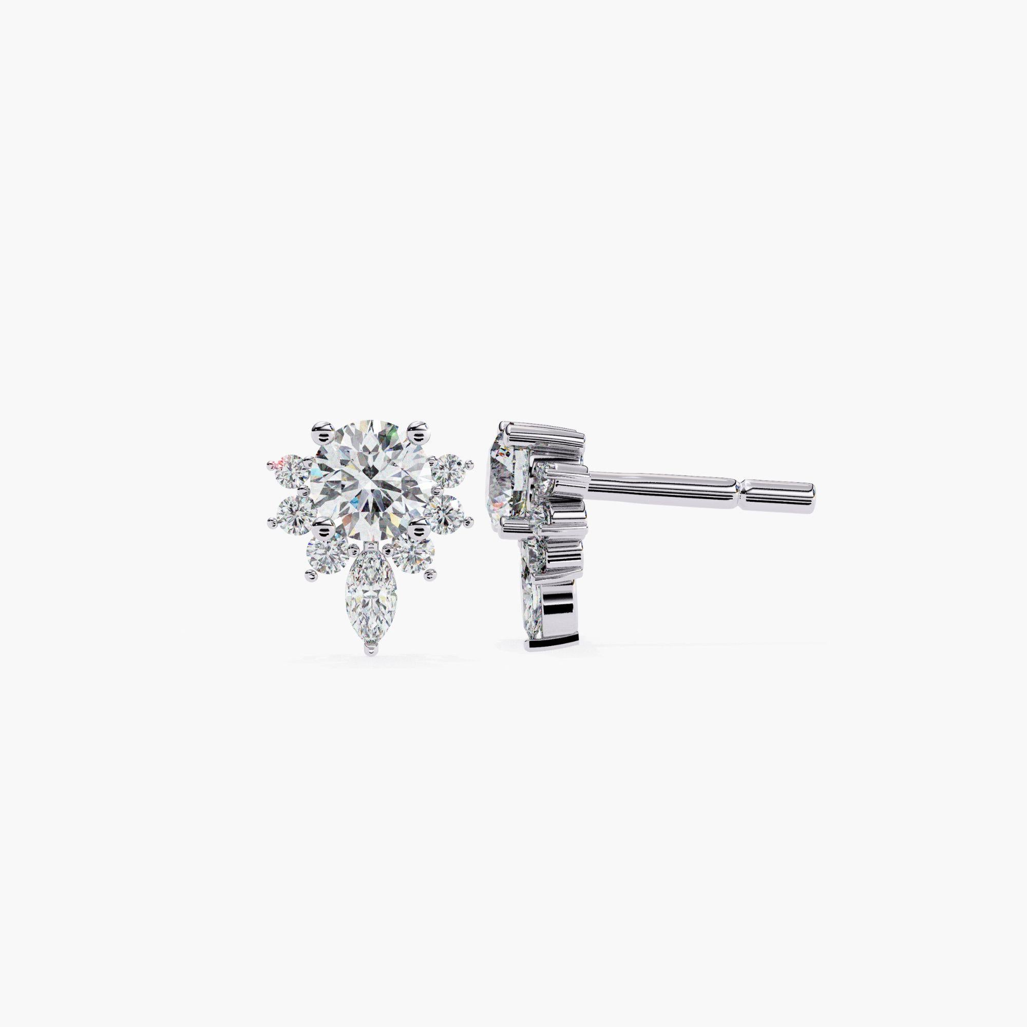 CARACTERÍSTICAS
- Oro Kt: 14K
- Tipo de diamante: Diamante natural
- Talla de diamante: Redondo, Marquesa Brillante
- Total CTW: 0.65 ctw 
- Número total de piedras: 16 piezas
- Forma del diamante central: Redondo brillante
- Tamaño del diamante