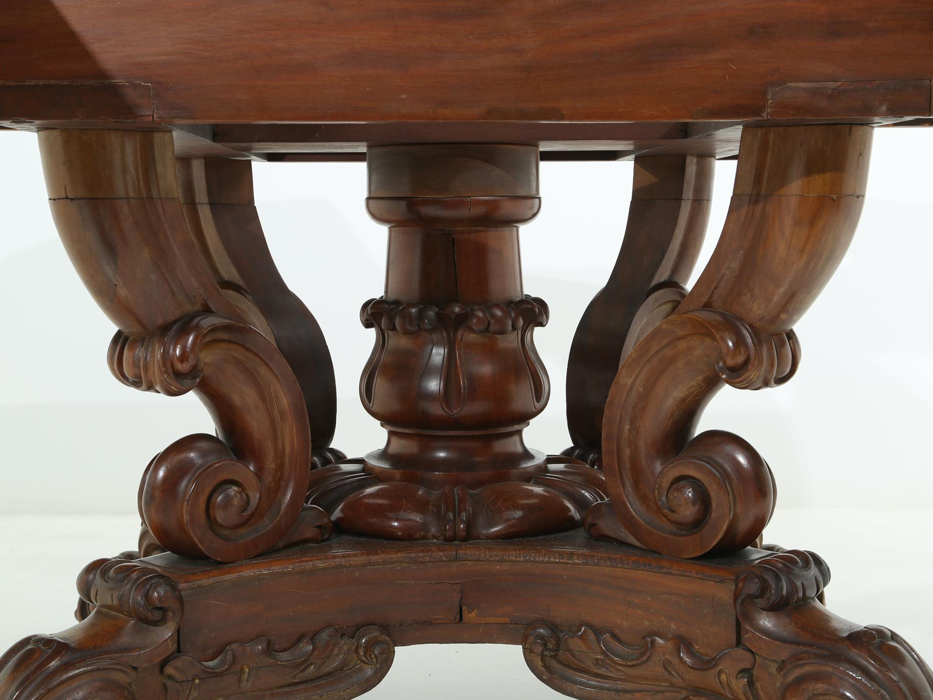 Other Elegant Round Table in Wood from 19th Century