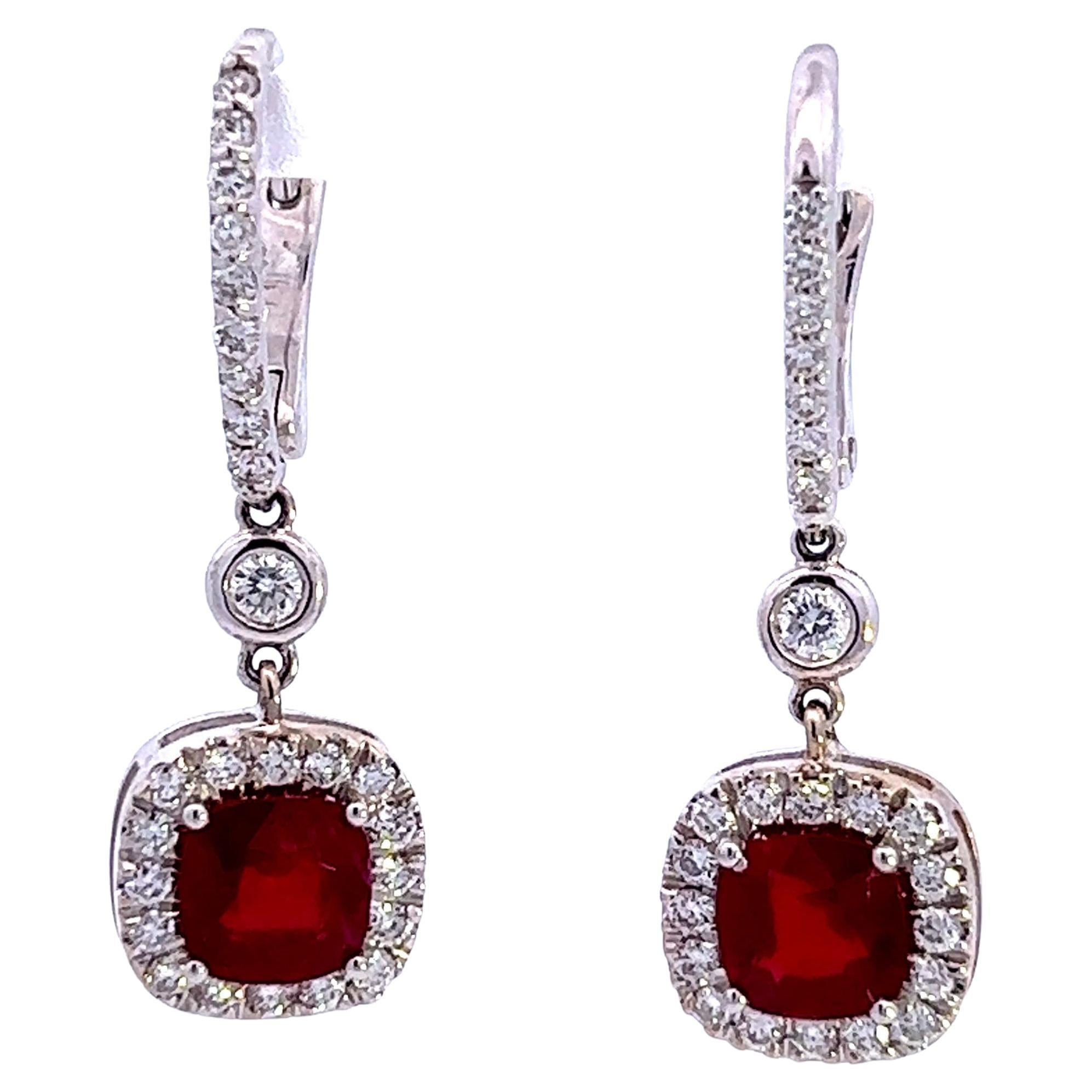 Eleganti orecchini di rubini e diamanti
