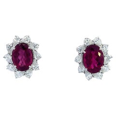 Elegance des boucles d'oreilles en rubillite et diamants