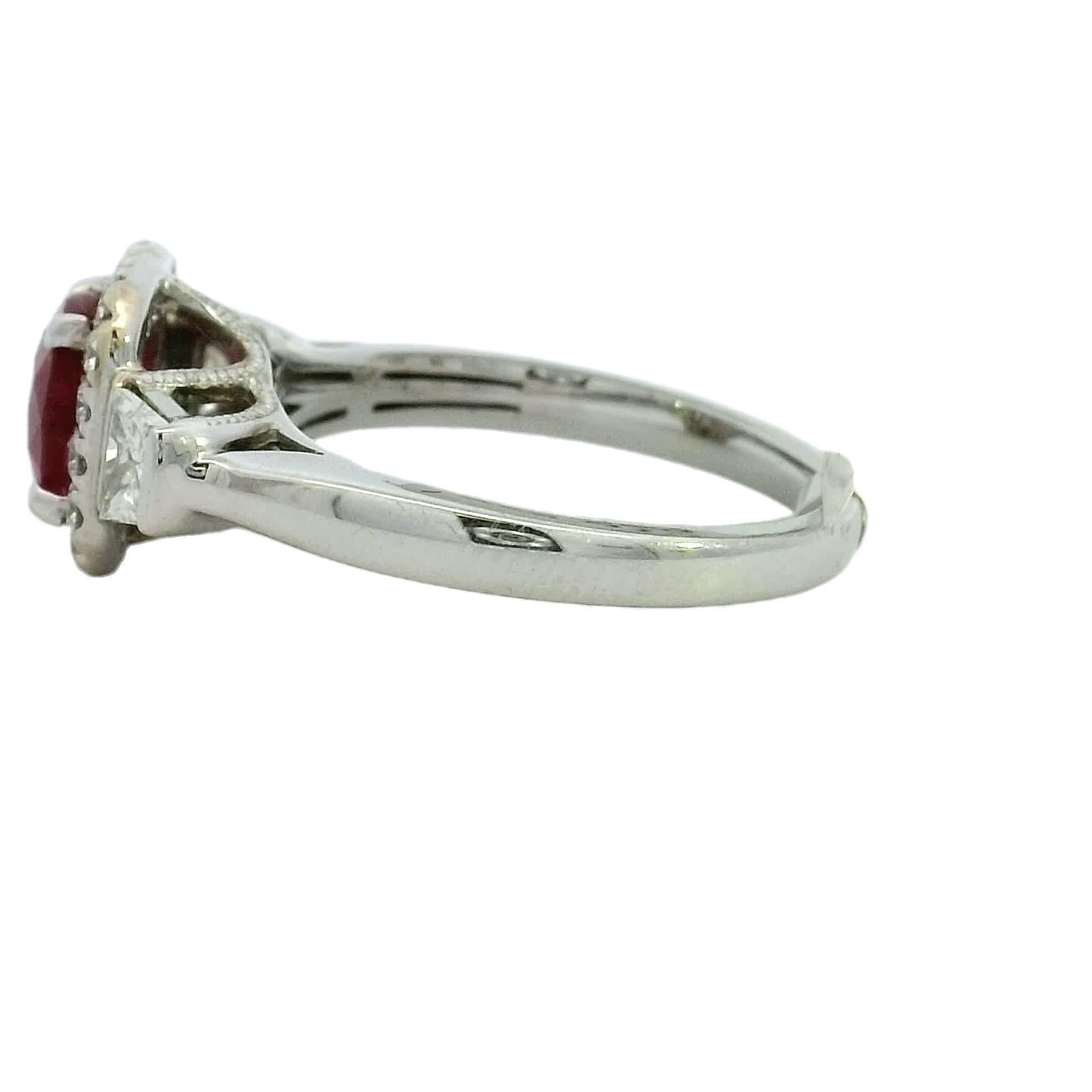 Ring mit elegantem Rubin und Diamant im Zustand „Neu“ im Angebot in Great Neck Plaza, NY