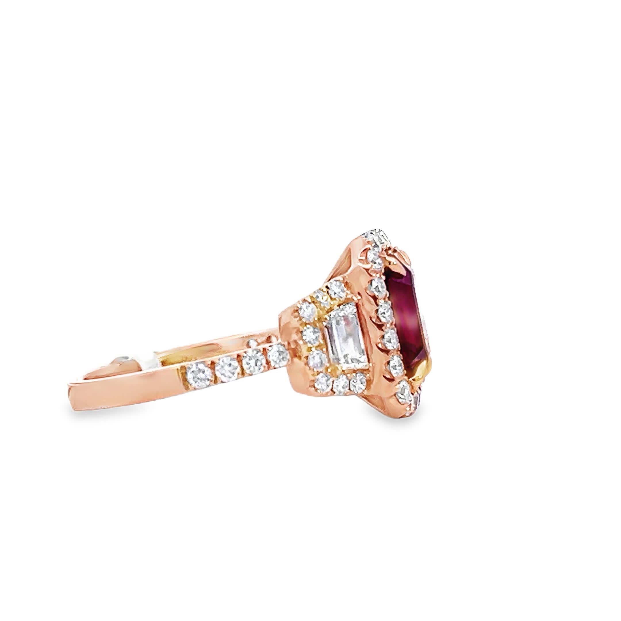 Donna Elegante anello con rubino e diamanti in vendita