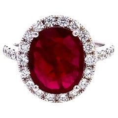 Elegante anello con rubino e diamanti