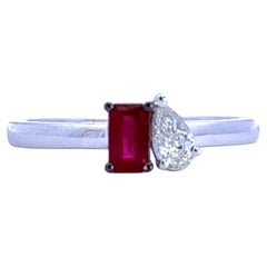 Elegante anello con rubino e diamanti