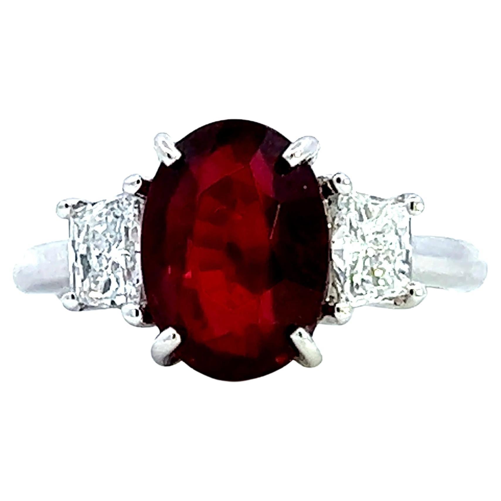Ring mit elegantem Rubin und Diamant
