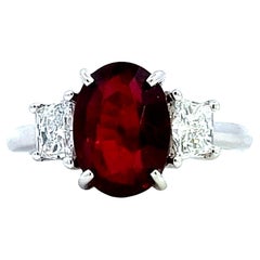 Ring mit elegantem Rubin und Diamant