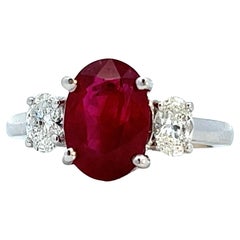 Ring mit elegantem Rubin und Diamant