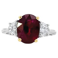 Elegante anello con rubino e diamanti