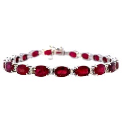 Elegantes Rubinarmband