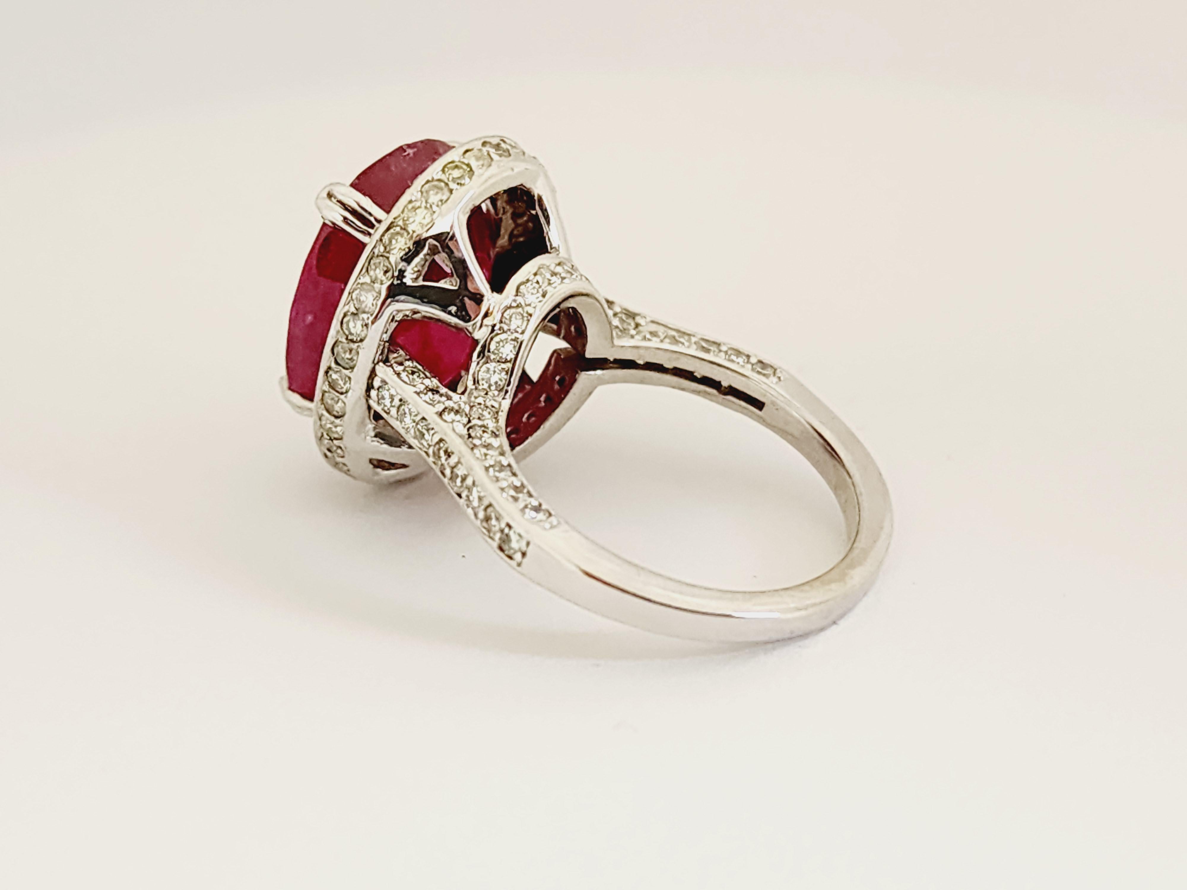 13,82 Karat Eleganter Rubin-Diamant-Ring 14 Karat Weißgold im Angebot 1