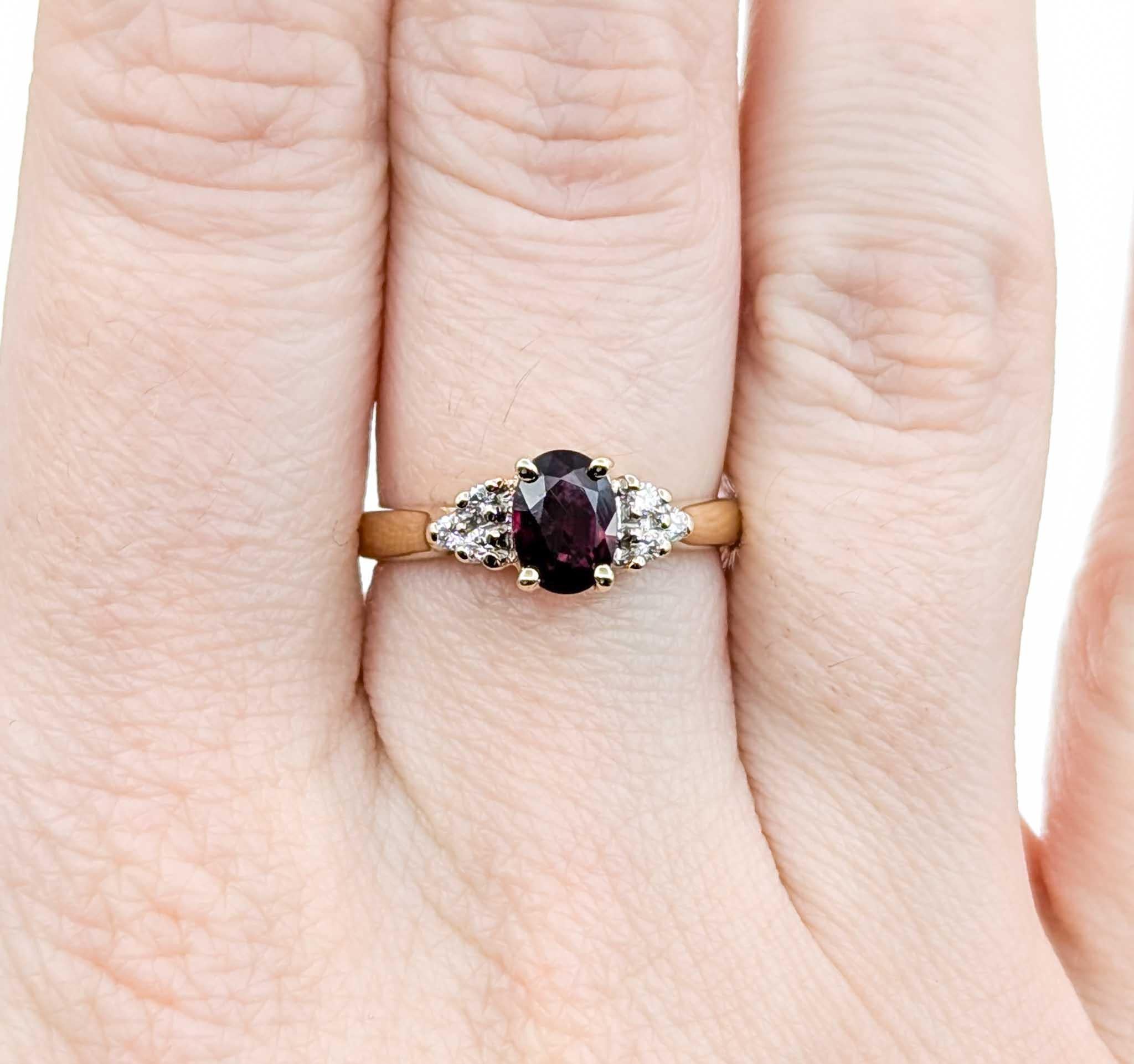Bague élégante en or jaune 14k avec rubis et diamants Excellent état - En vente à Bloomington, MN