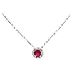 Elegante collana con ciondolo di rubino