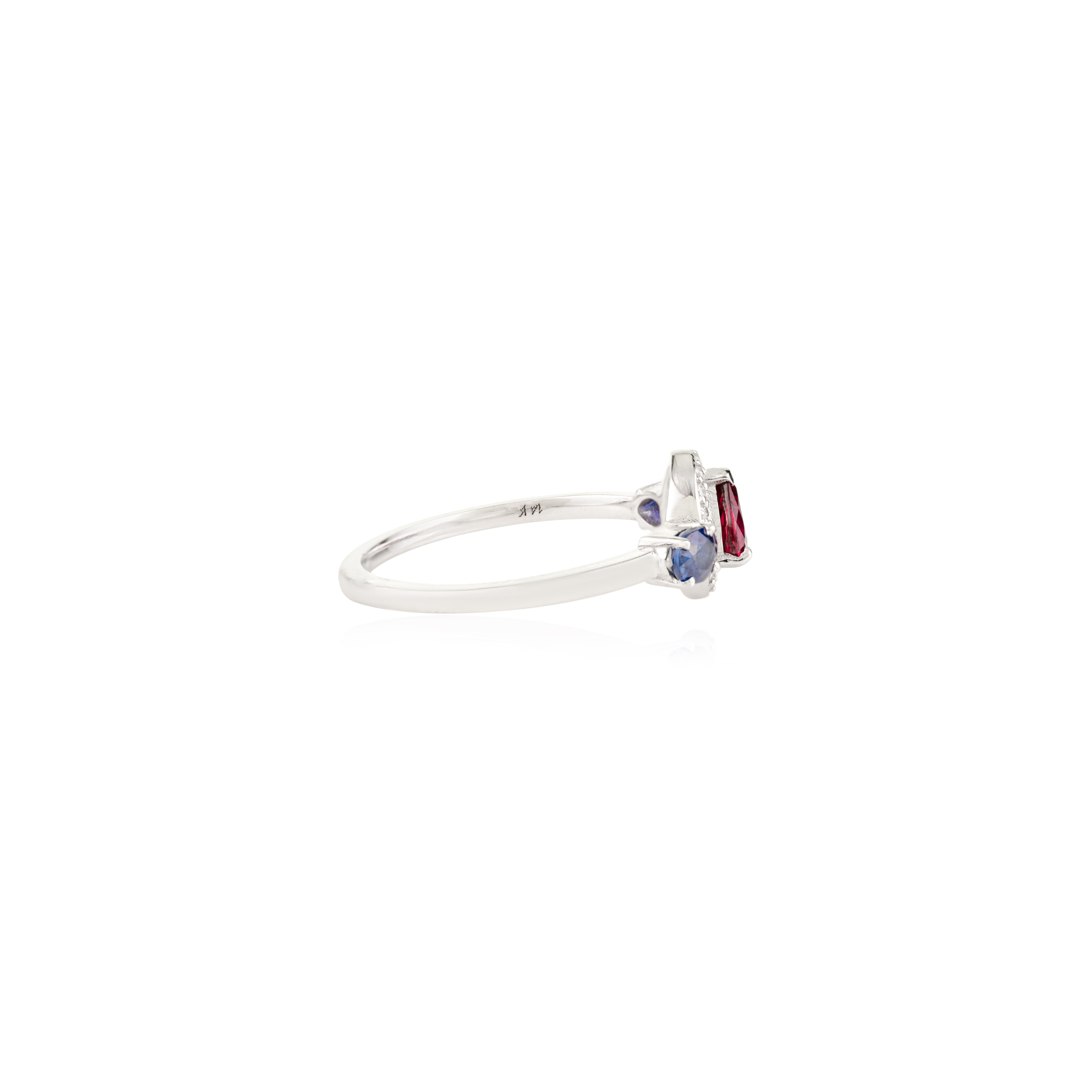 in vendita:  Eleganza del rubino e dello zaffiro con anello a tre pietre con diamante a raggiera in oro bianco 14K 7
