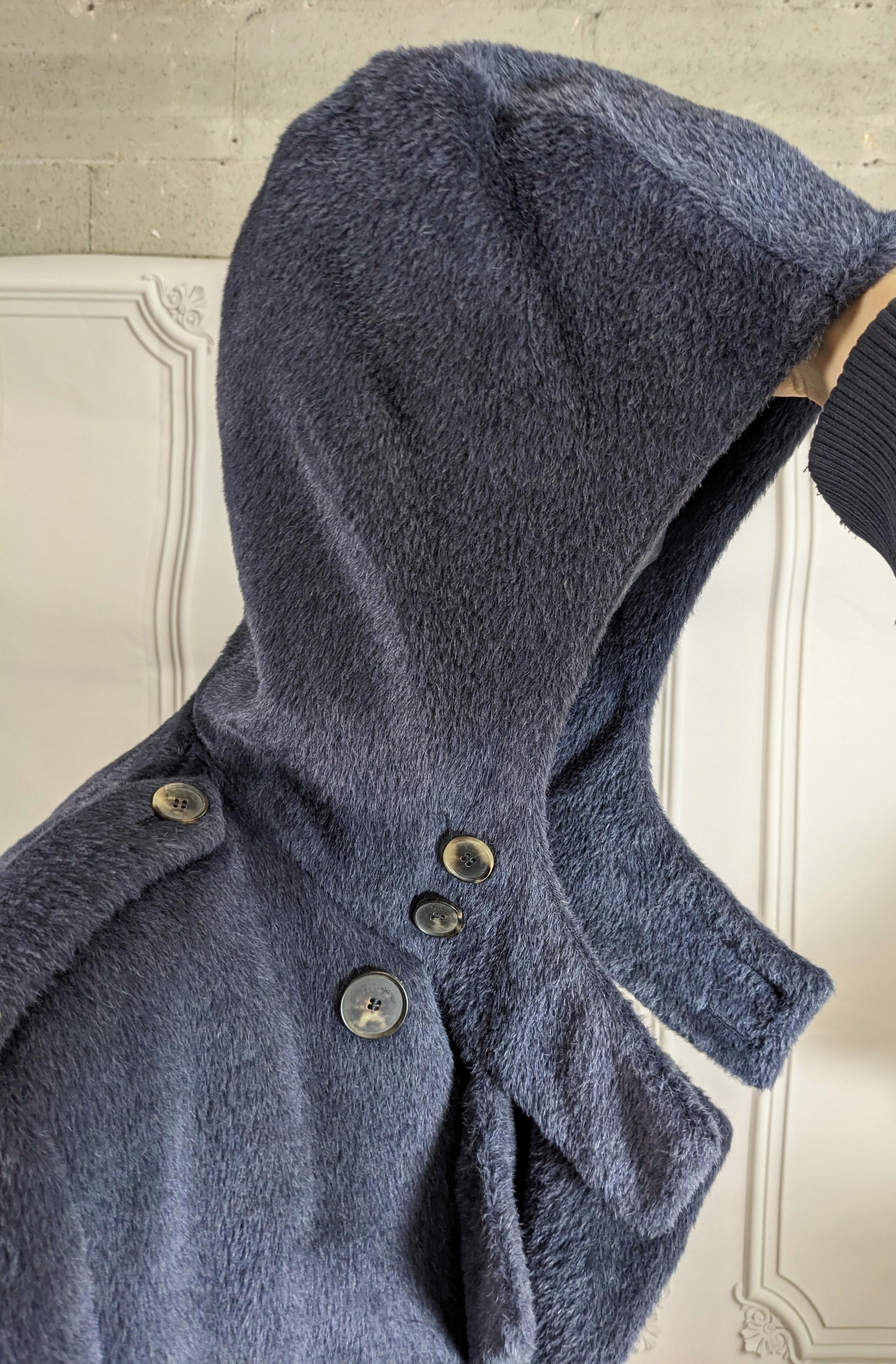 Eleganza di Salvatore Ferragamo: cappotto di lana di lama in felpa in vendita 7