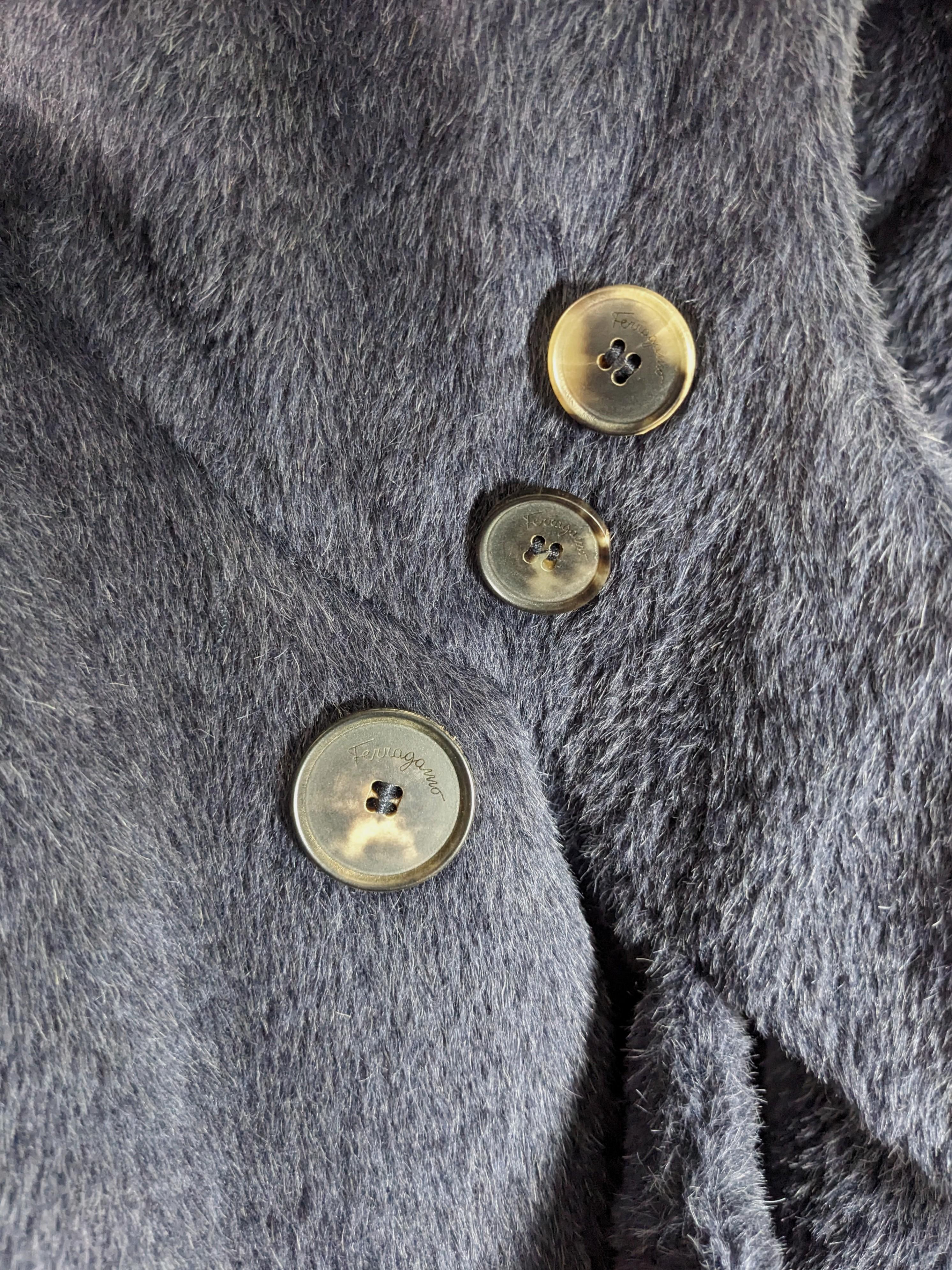 Eleganza di Salvatore Ferragamo: cappotto di lana di lama in felpa in vendita 8