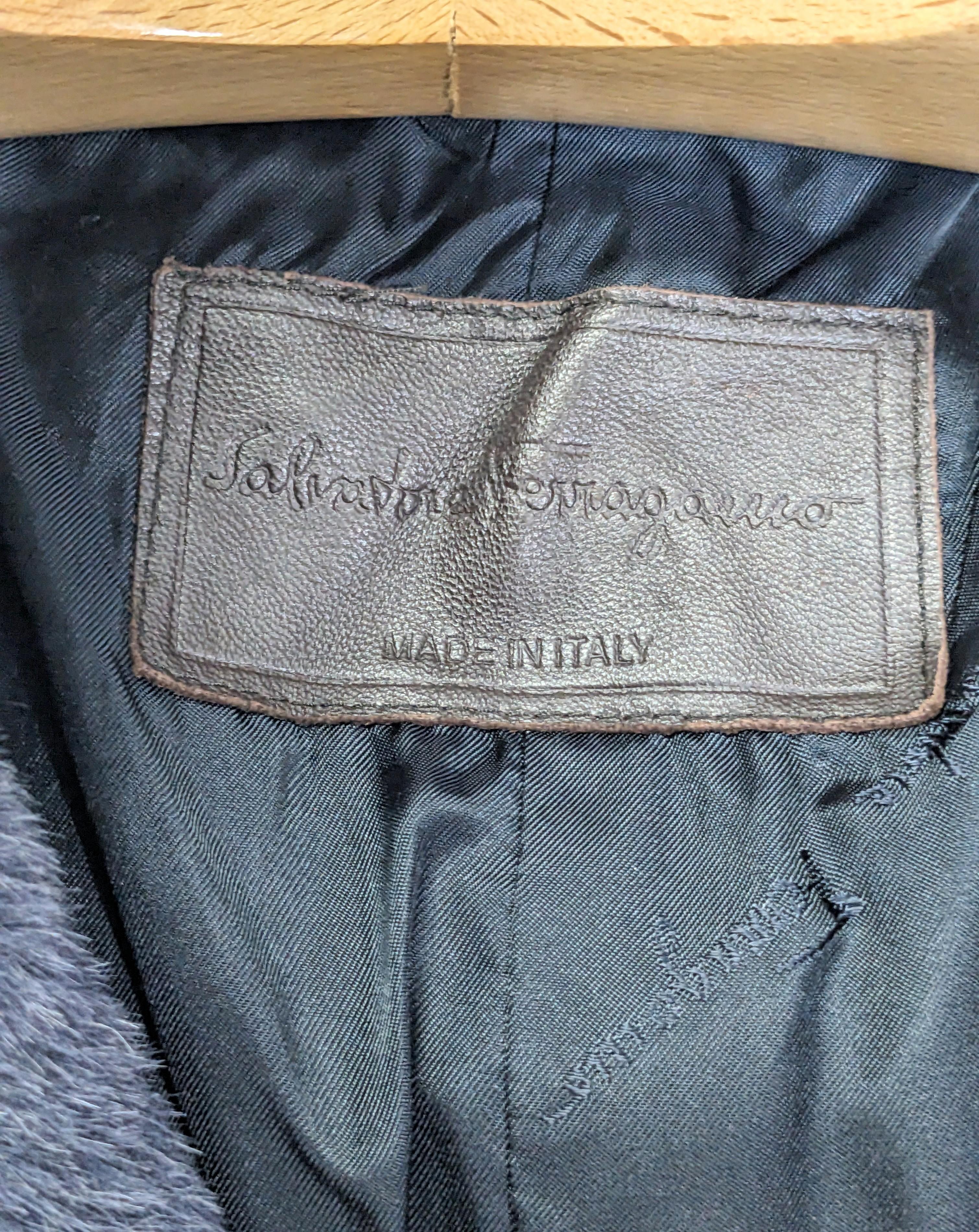 Eleganza di Salvatore Ferragamo: cappotto di lana di lama in felpa in vendita 11