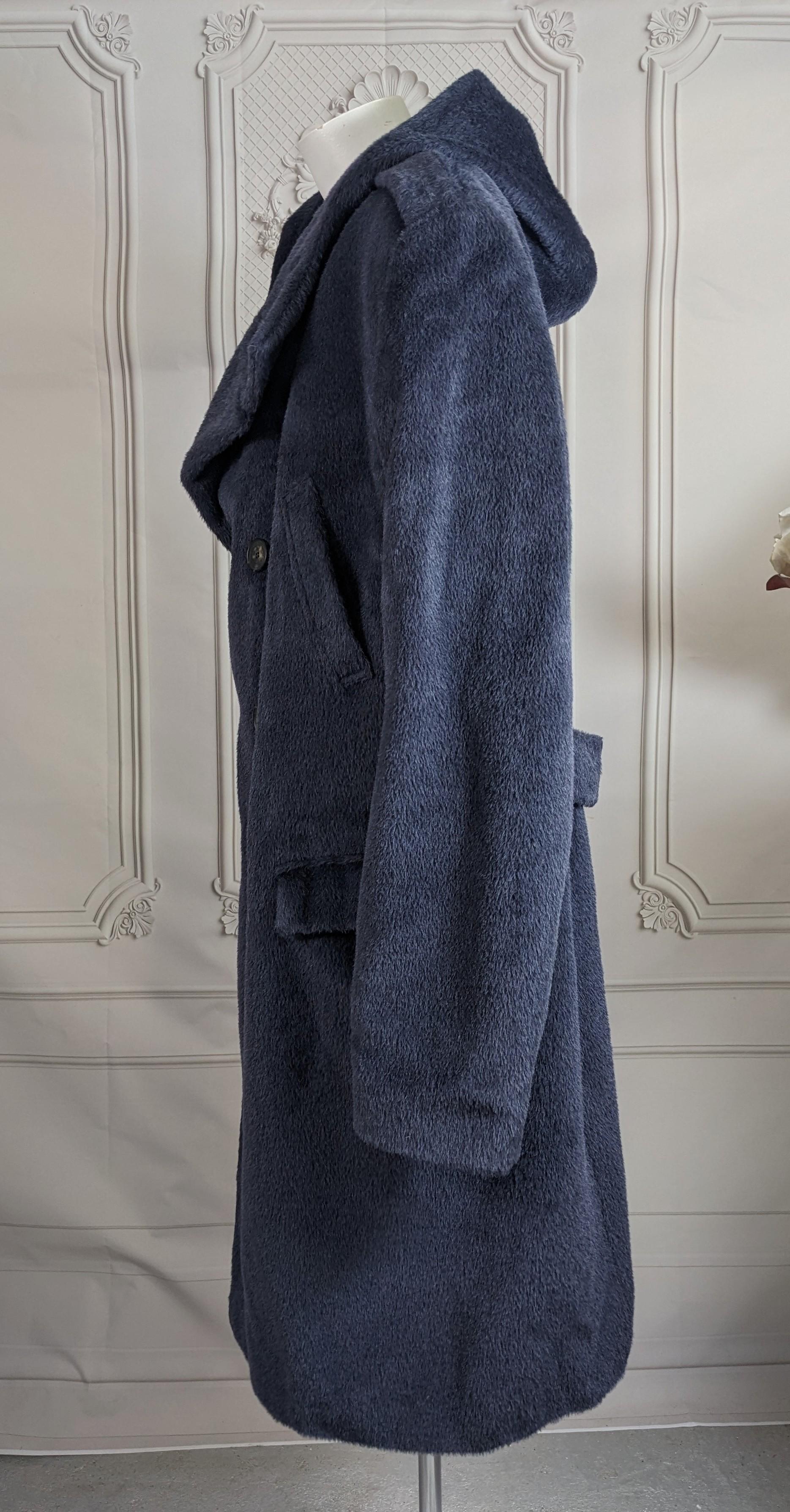 Eleganza di Salvatore Ferragamo: cappotto di lana di lama in felpa In condizioni ottime in vendita a New York, NY