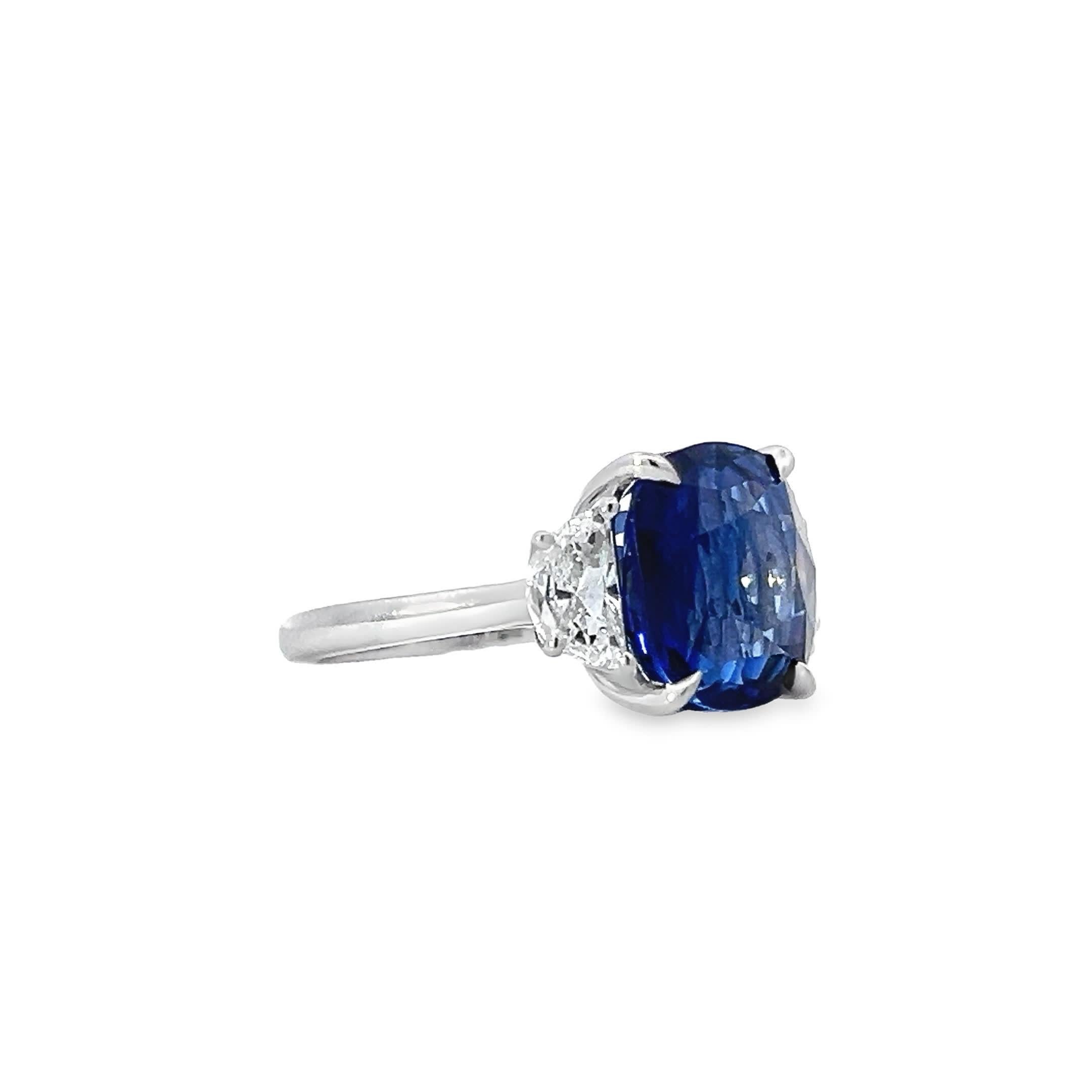 **Elegante anello di fidanzamento con zaffiro e diamante in oro bianco 14 carati** In condizioni Nuovo in vendita a Great Neck Plaza, NY