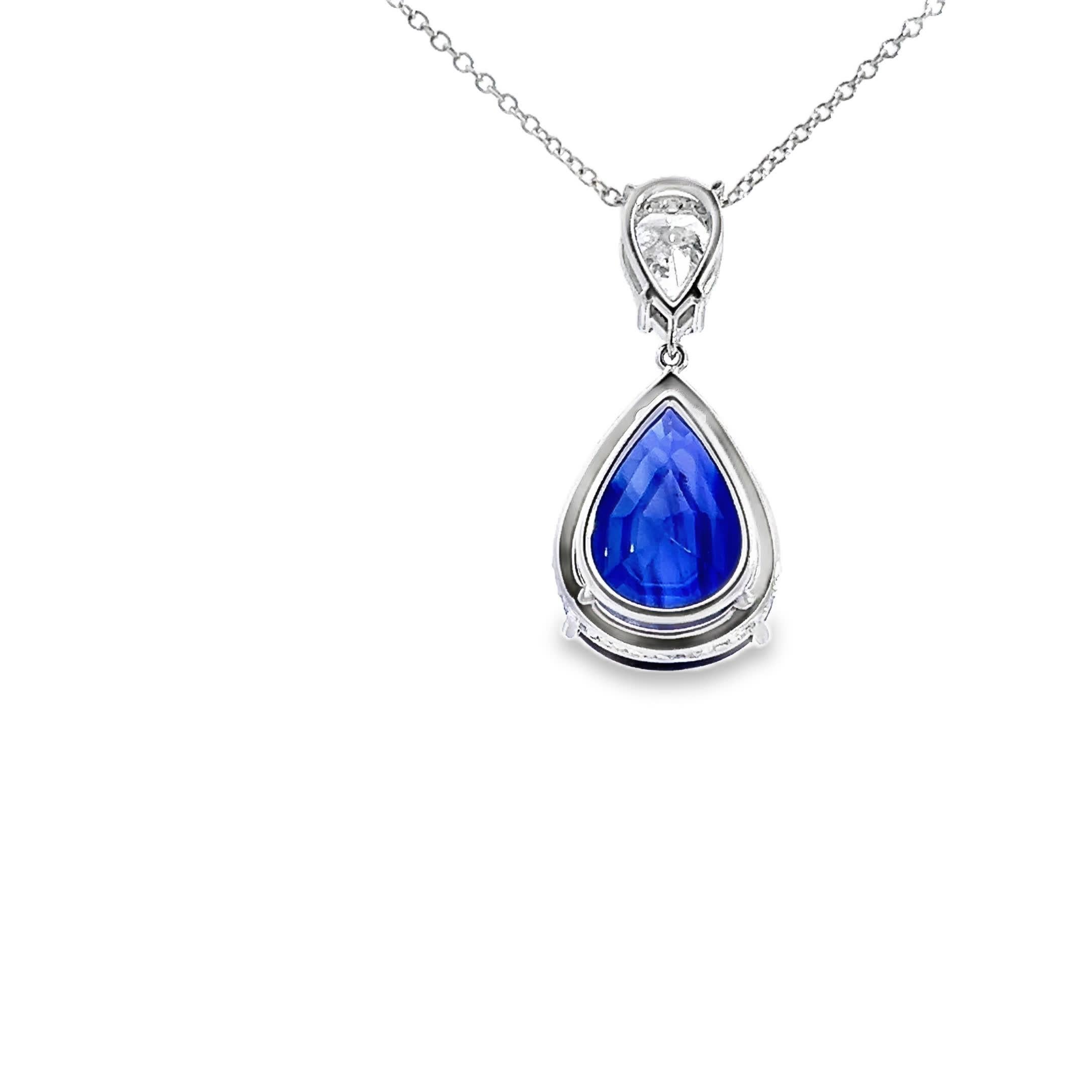Pendentif élégant en saphir et diamant Neuf - En vente à Great Neck Plaza, NY