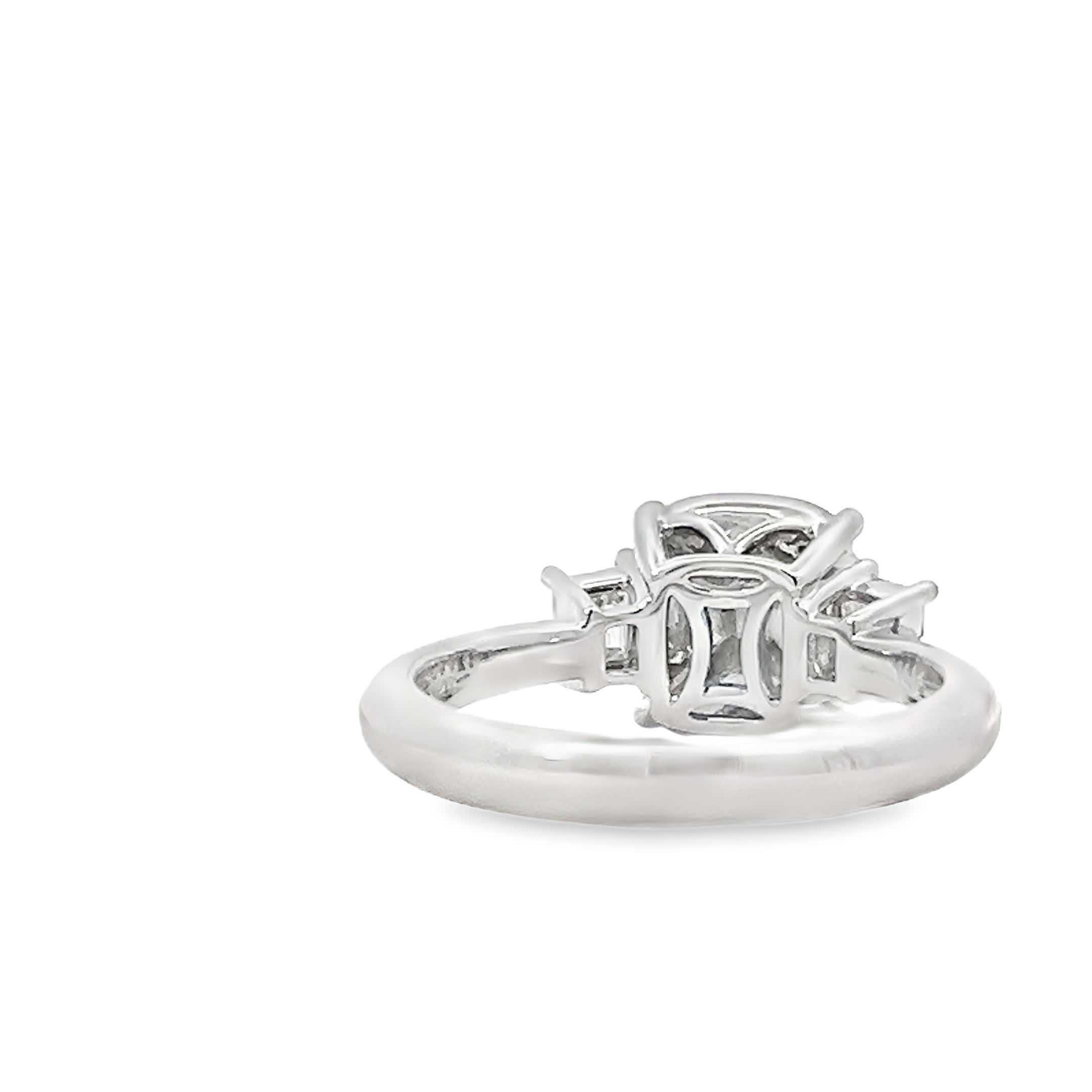Ring mit elegantem Saphir und Diamant im Zustand „Neu“ im Angebot in Great Neck Plaza, NY