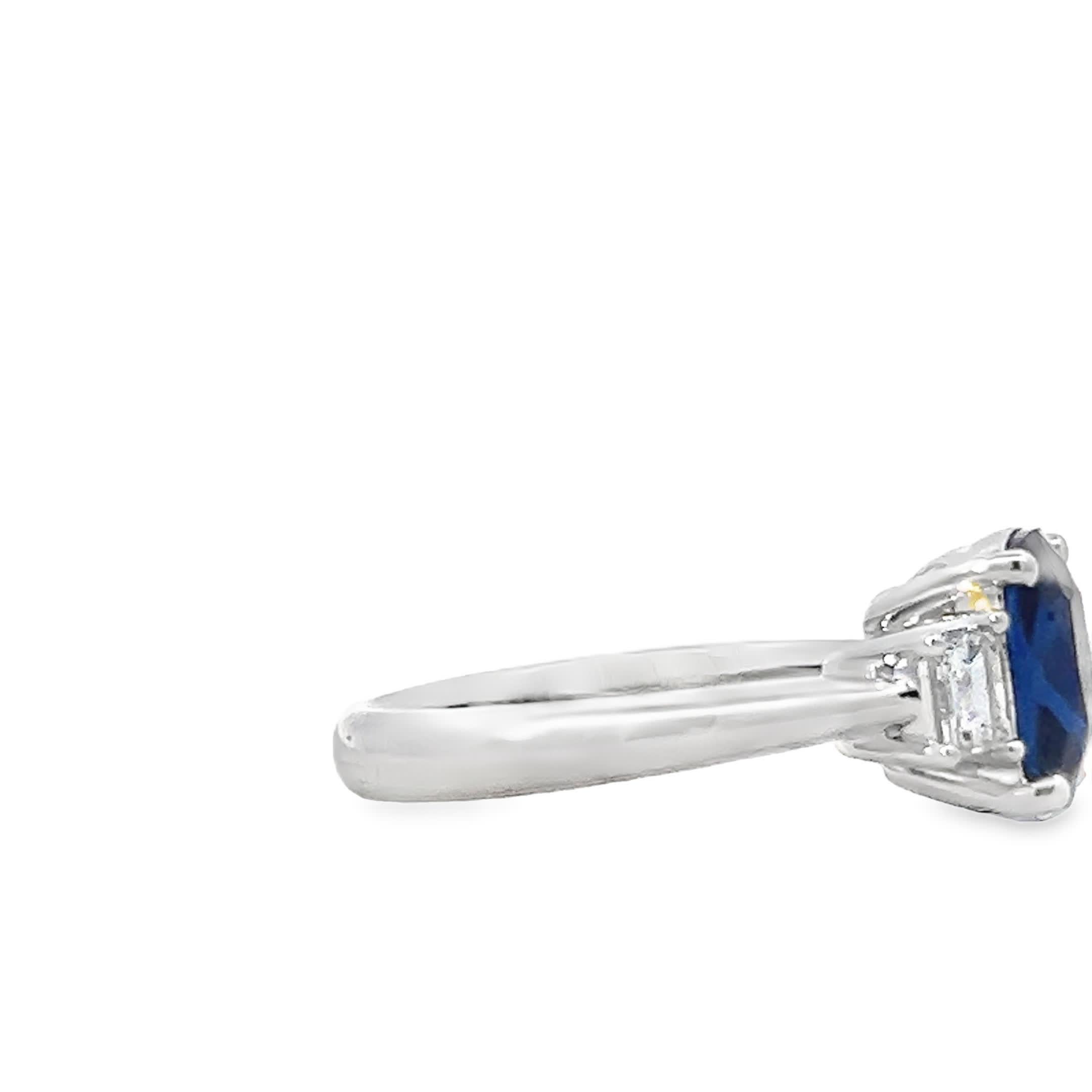 Ring mit elegantem Saphir und Diamant Damen im Angebot