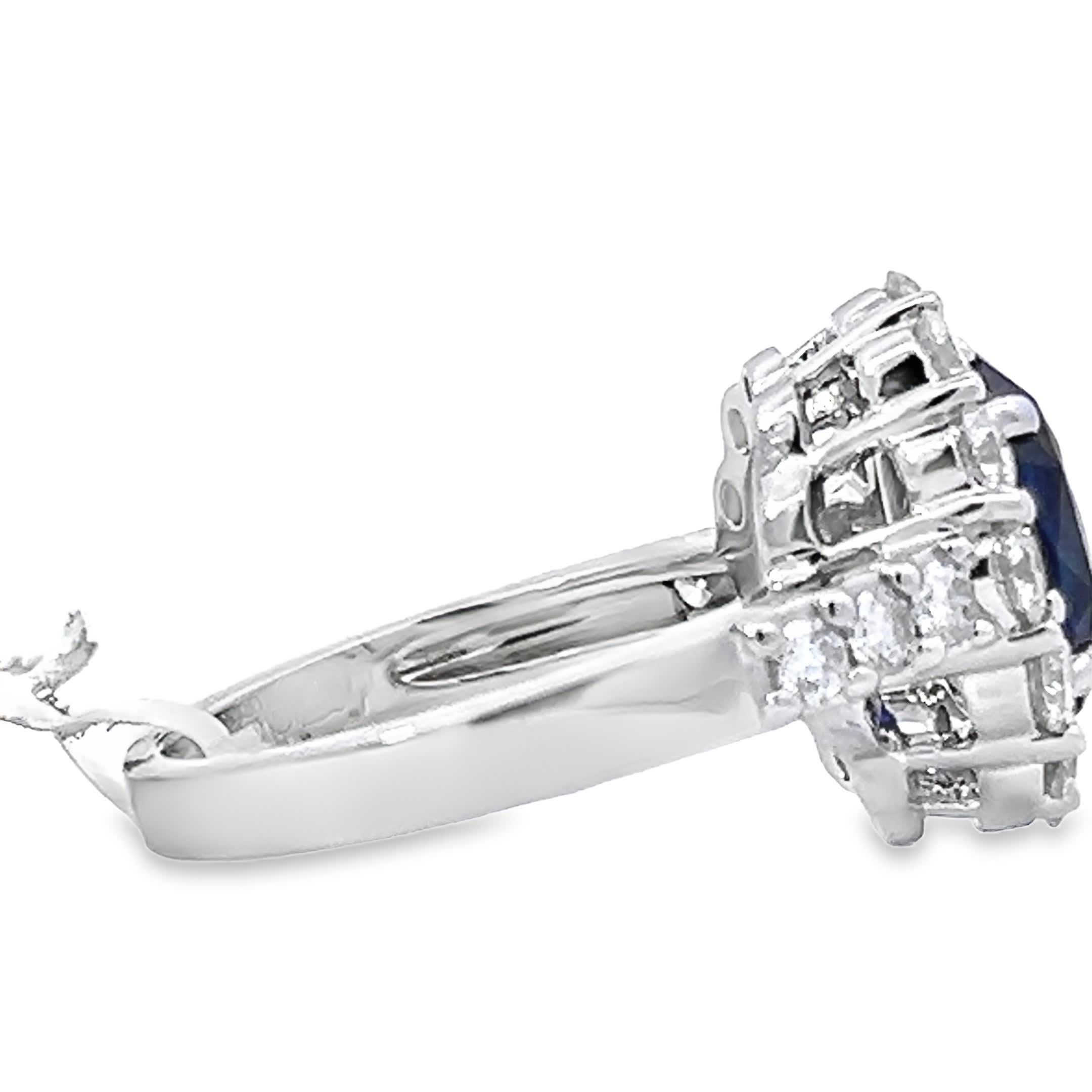 Donna Elegante anello con zaffiro e diamante in vendita