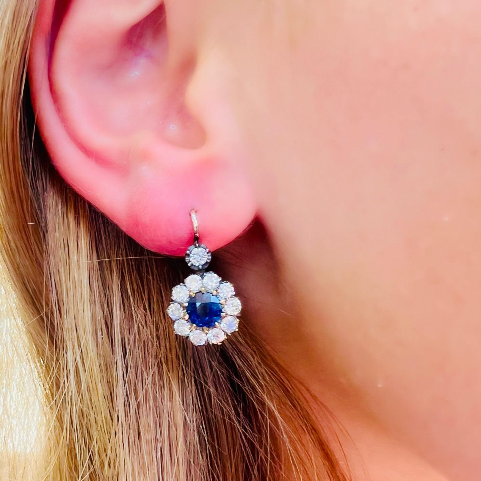 Elegante Ohrringe mit Saphiren und Diamanten Damen im Angebot