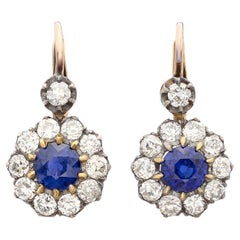 Elegante Ohrringe mit Saphiren und Diamanten