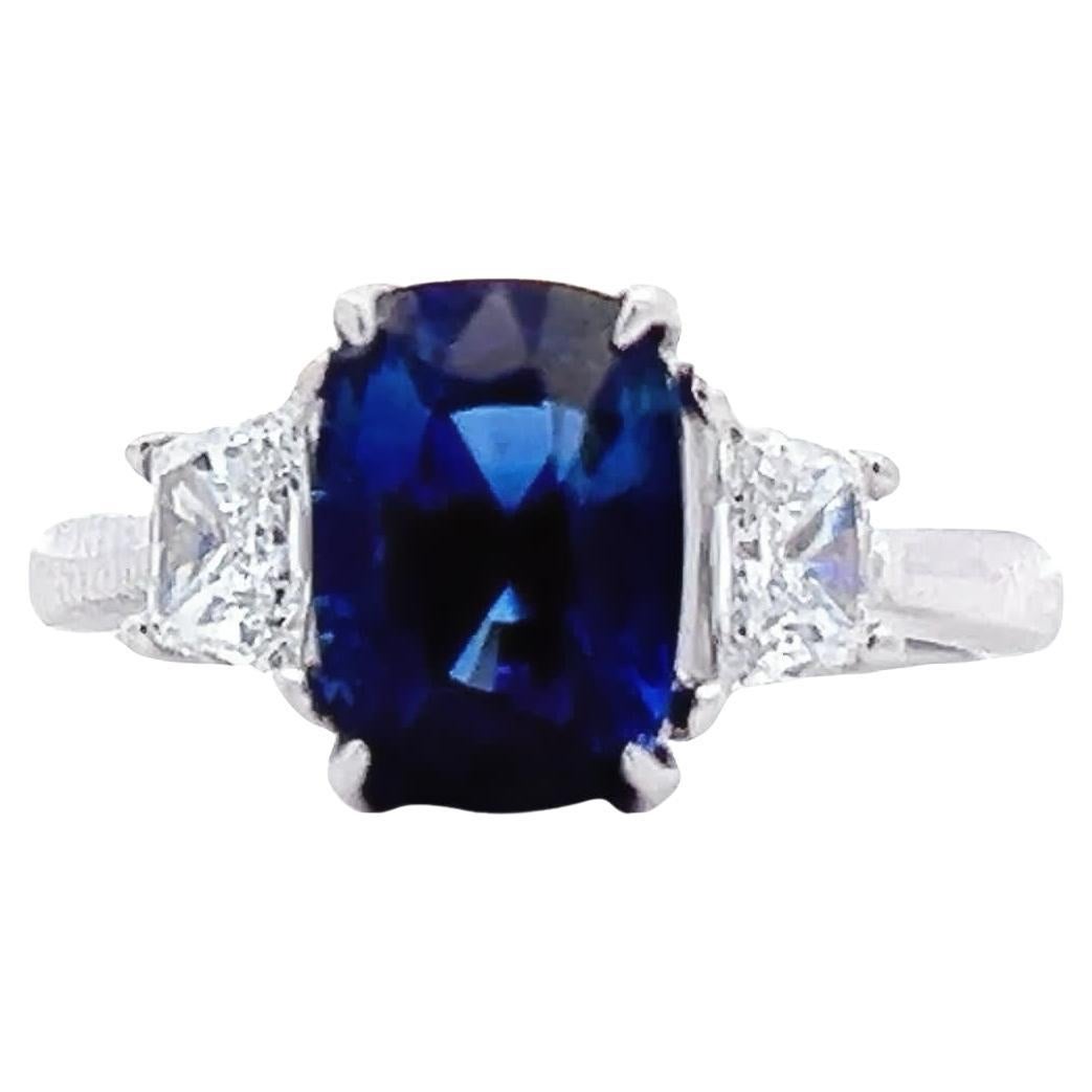 Eleganza dell'anello Armonia di zaffiri e diamanti