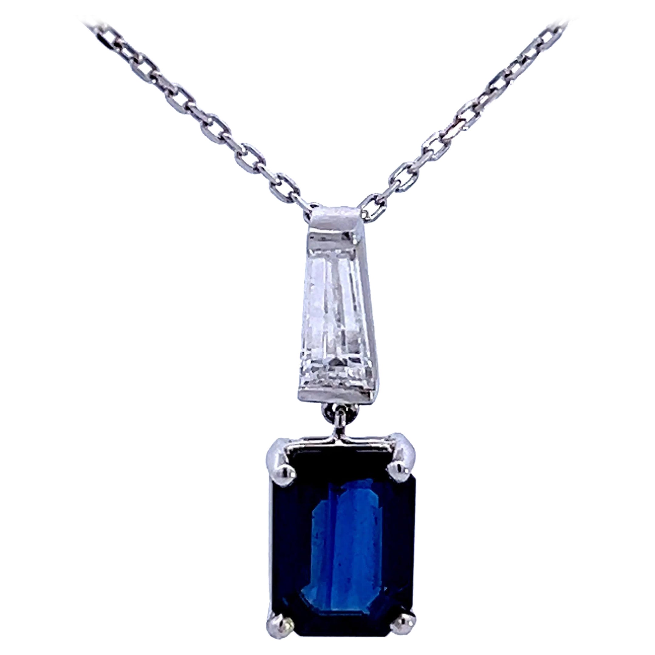 Elegante Colgante de Zafiro en venta