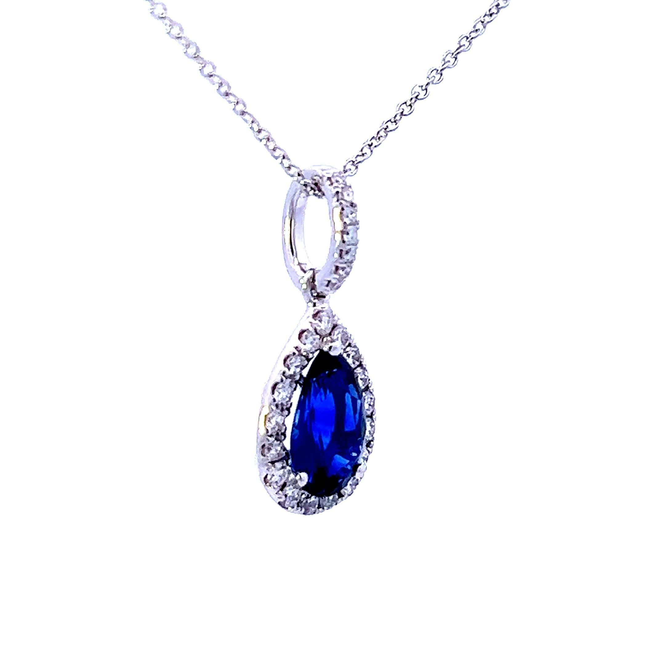 Elegante collana con ciondolo a forma di zaffiro In condizioni Nuovo in vendita a Great Neck Plaza, NY