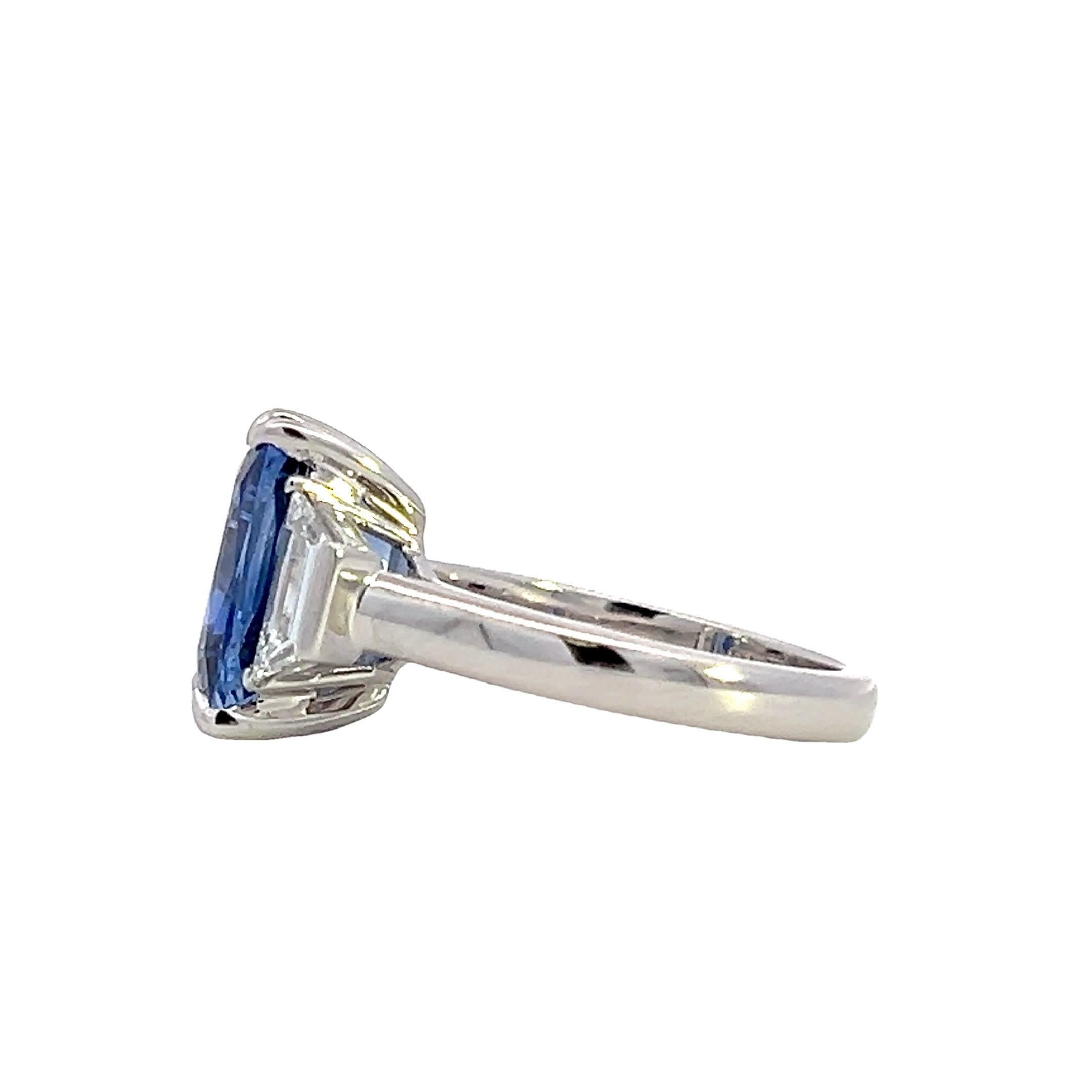 Elegante anello con zaffiro In condizioni Nuovo in vendita a Great Neck Plaza, NY