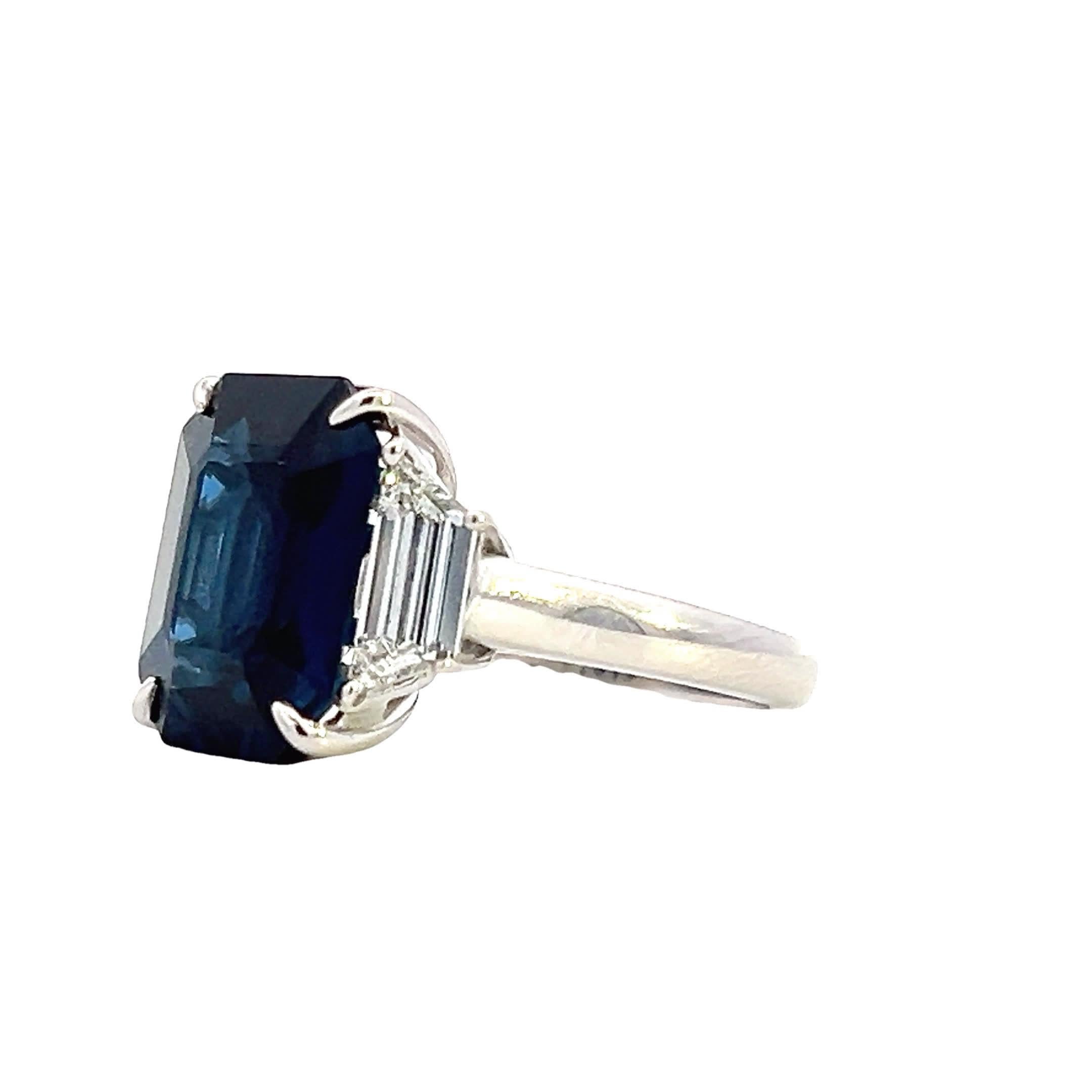 Ring mit elegantem Saphir im Zustand „Neu“ im Angebot in Great Neck Plaza, NY