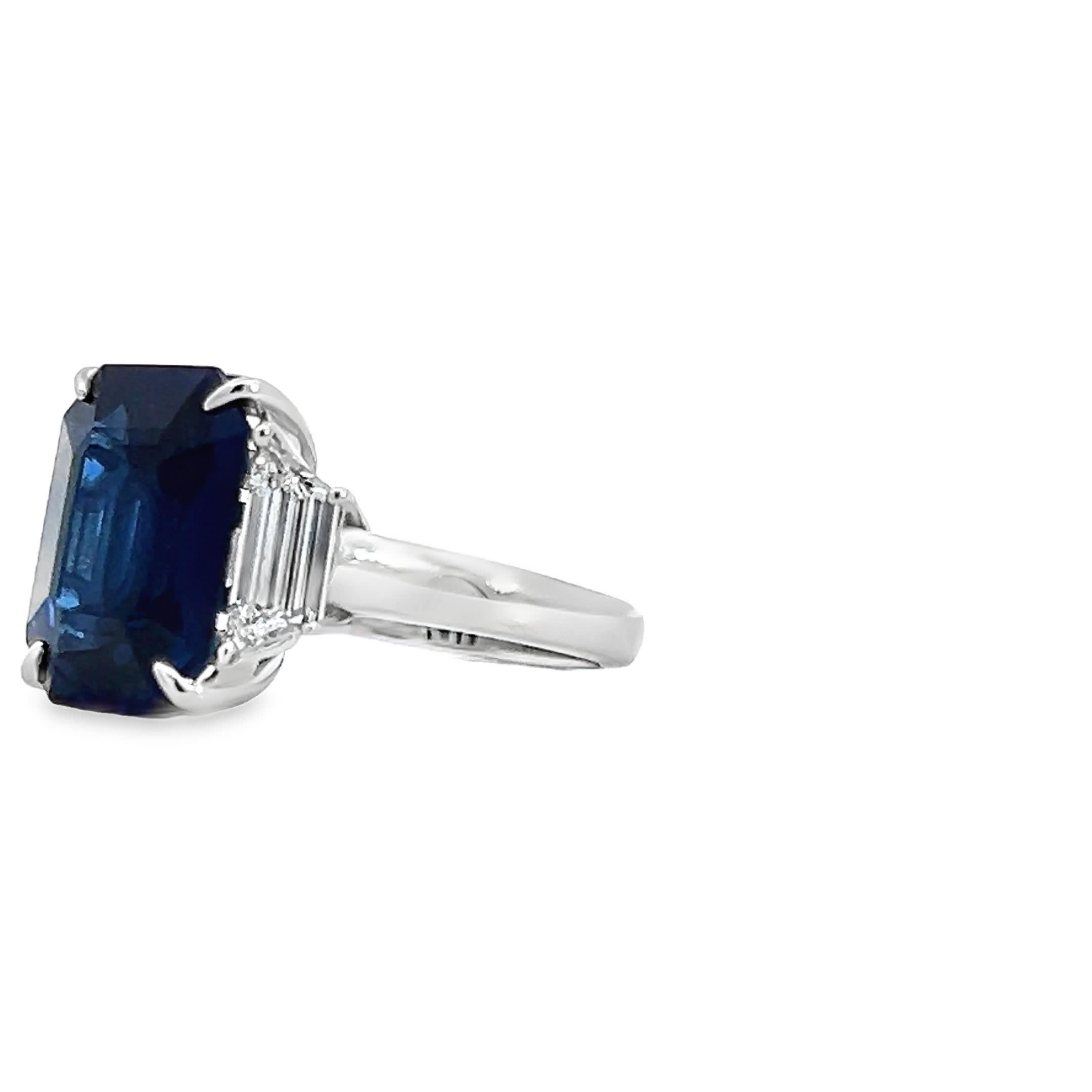 Ring mit elegantem Saphir im Zustand „Neu“ im Angebot in Great Neck Plaza, NY