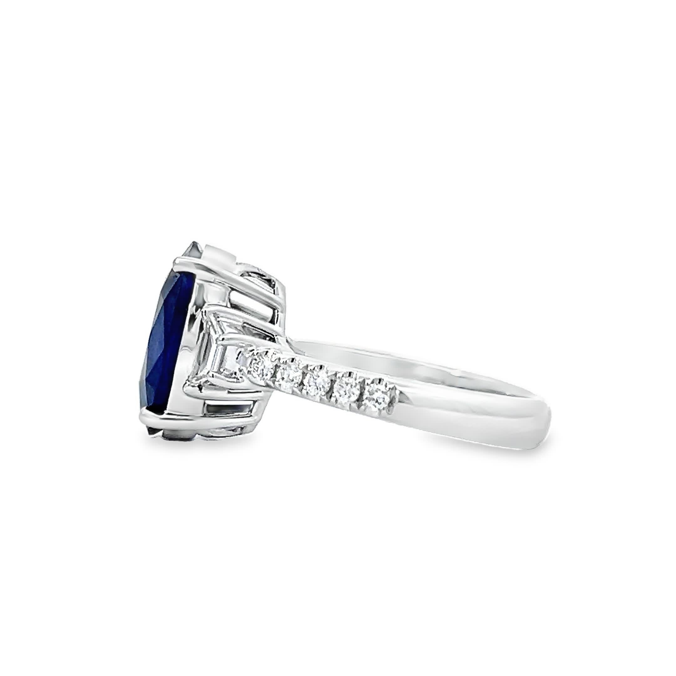 Ring mit elegantem Saphir im Zustand „Neu“ im Angebot in Great Neck Plaza, NY