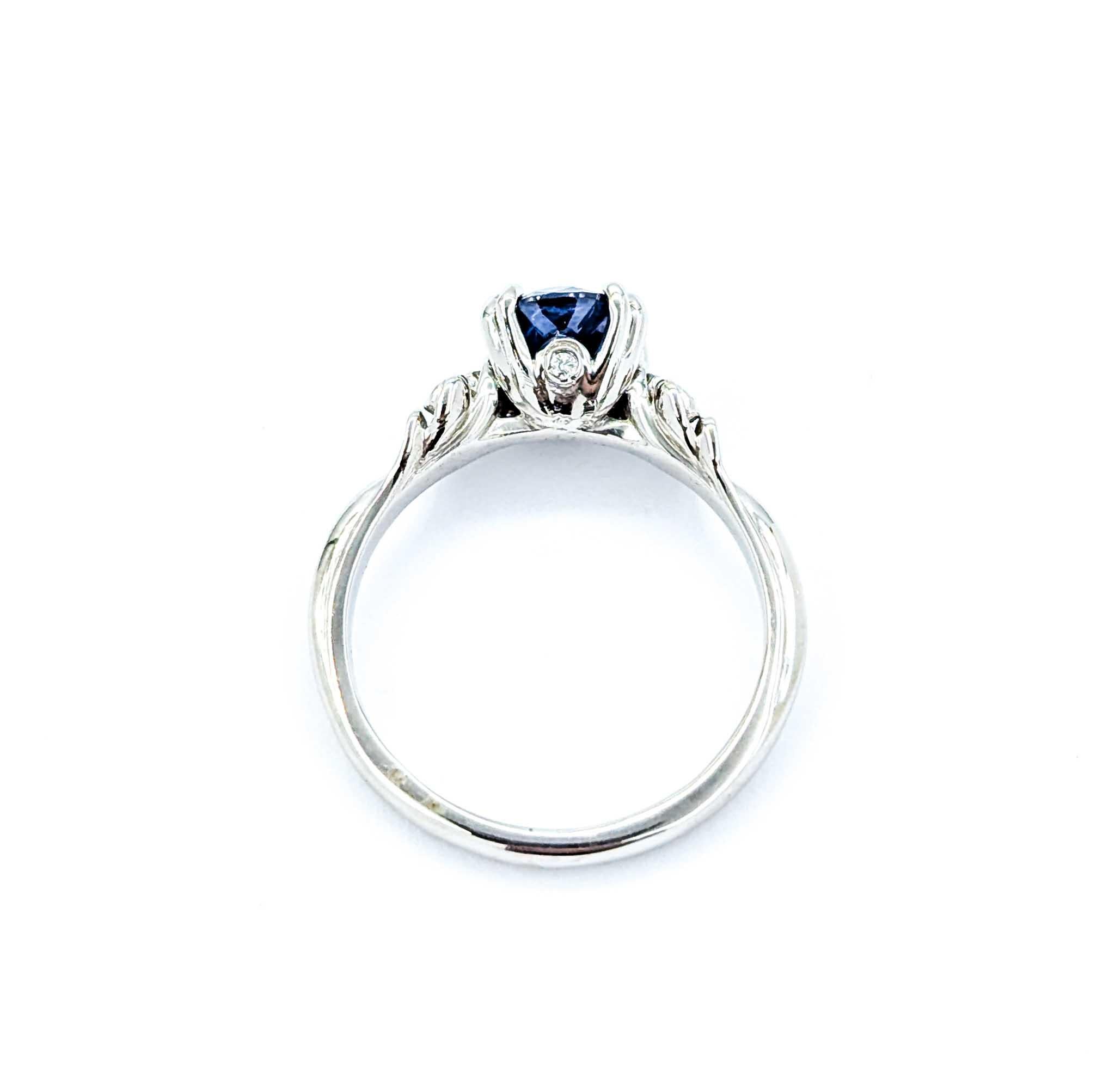 Eleganter Saphirring aus 14k Weißgold im Angebot 1