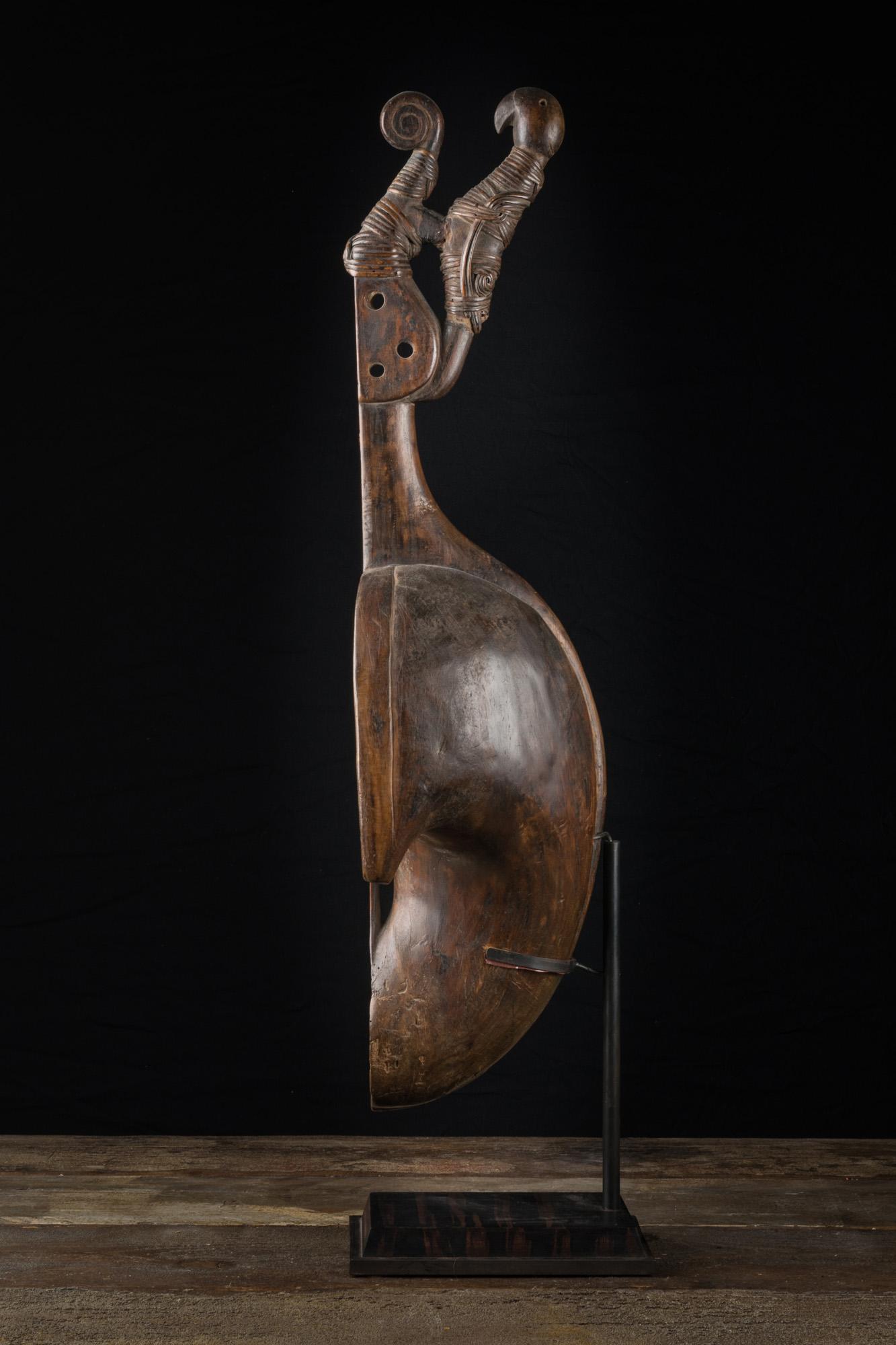 The monoxyl instrument was carved from a solid block of teak or mulberry wood. It has a large open resonance box and a second chamber at the bottom. This lower part was usually covered with goat skin. A complete instrument has three gut strings.