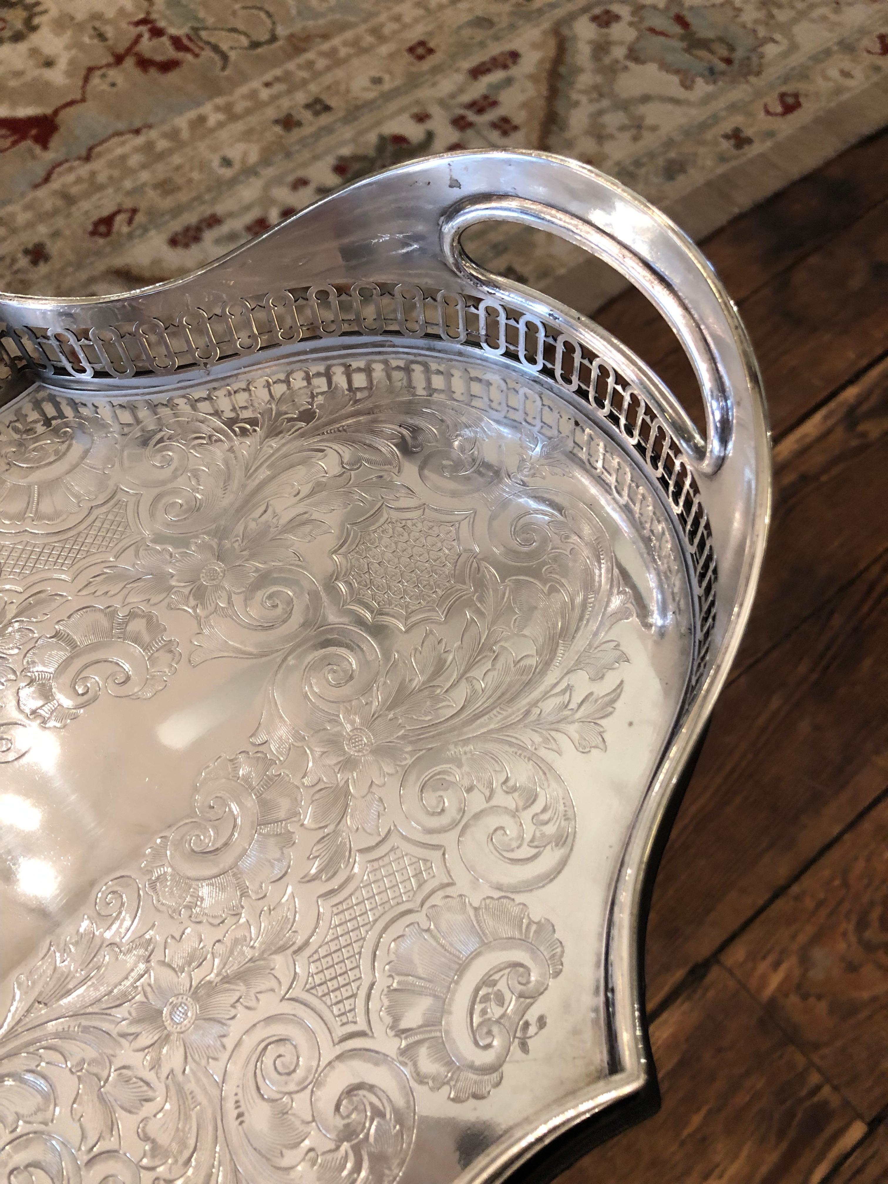 Elegant Scalloped Nininger & Co. Custom Drinks Table with Silver Plate Insert For Sale 5