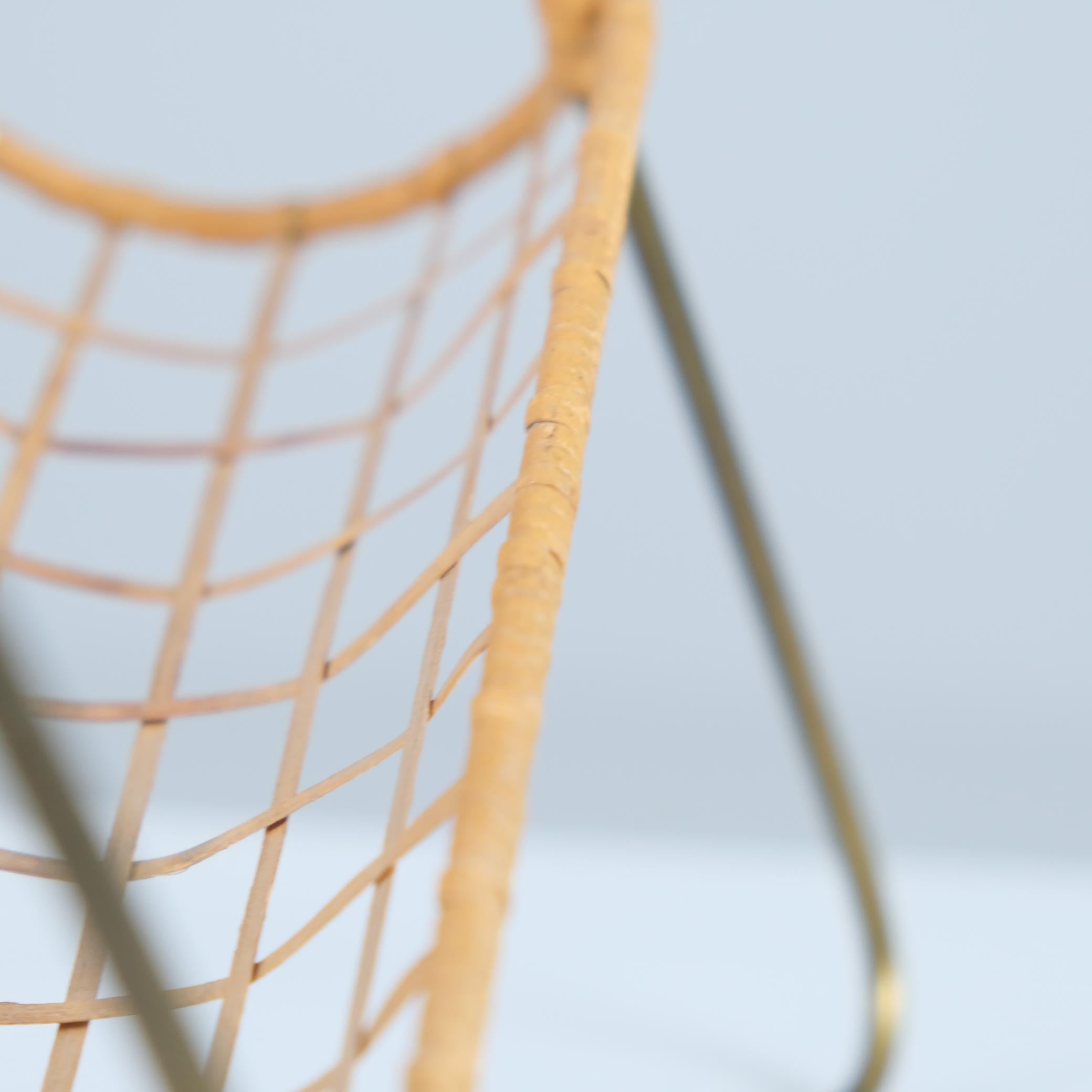 Eleganter skandinavischer Weinflaschenhalter aus der Mitte des Jahrhunderts aus Messing und Rattan, 1950er Jahre im Angebot 5